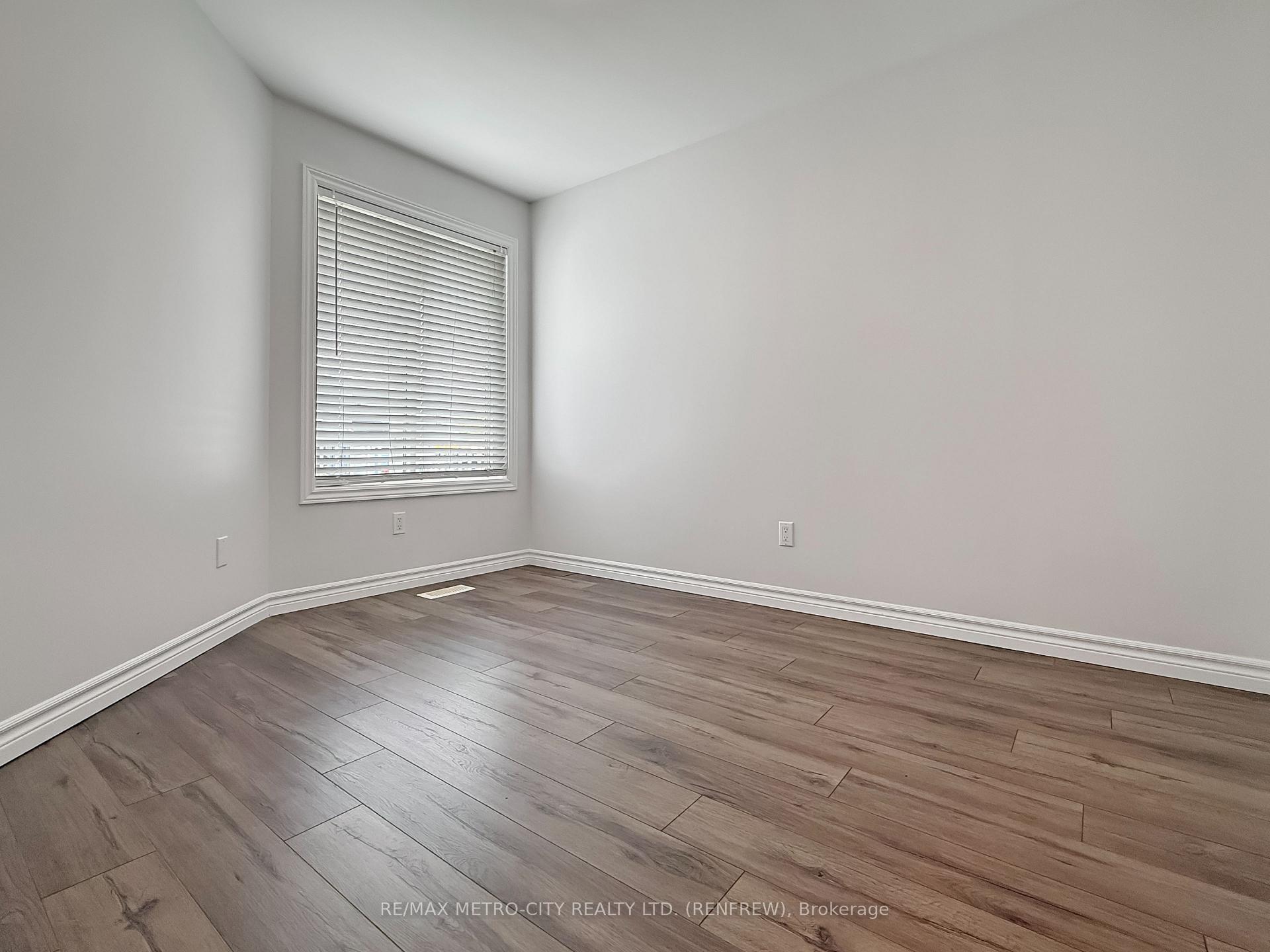 Photo 19 of 813 Eighth Street, Renfrew, Renfrew — HOMEH