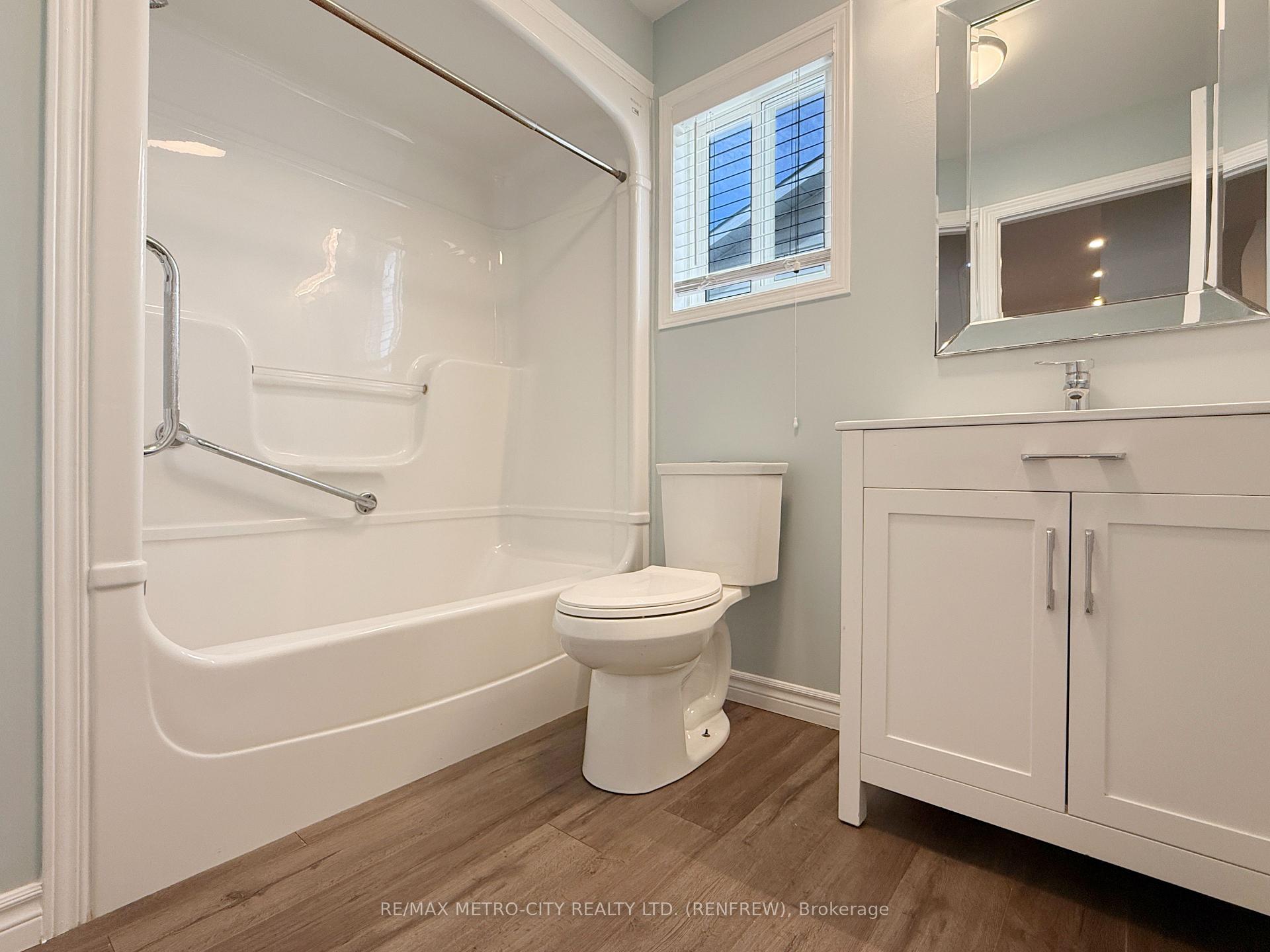 Photo 21 of 813 Eighth Street, Renfrew, Renfrew — HOMEH