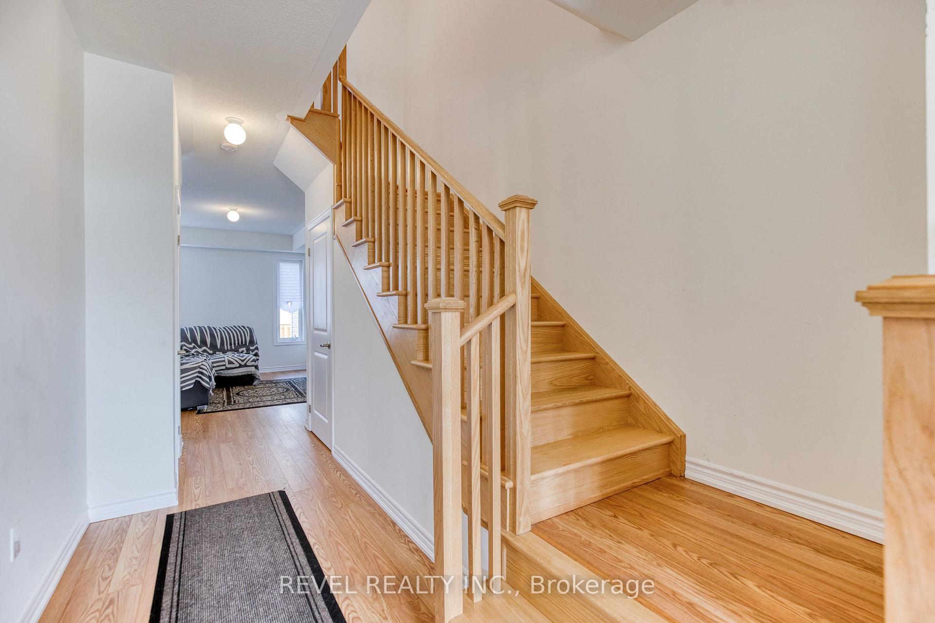 Photo 4 of 12 Hylton Drive, Barrie, Rural Barrie Southeast — HOMEH