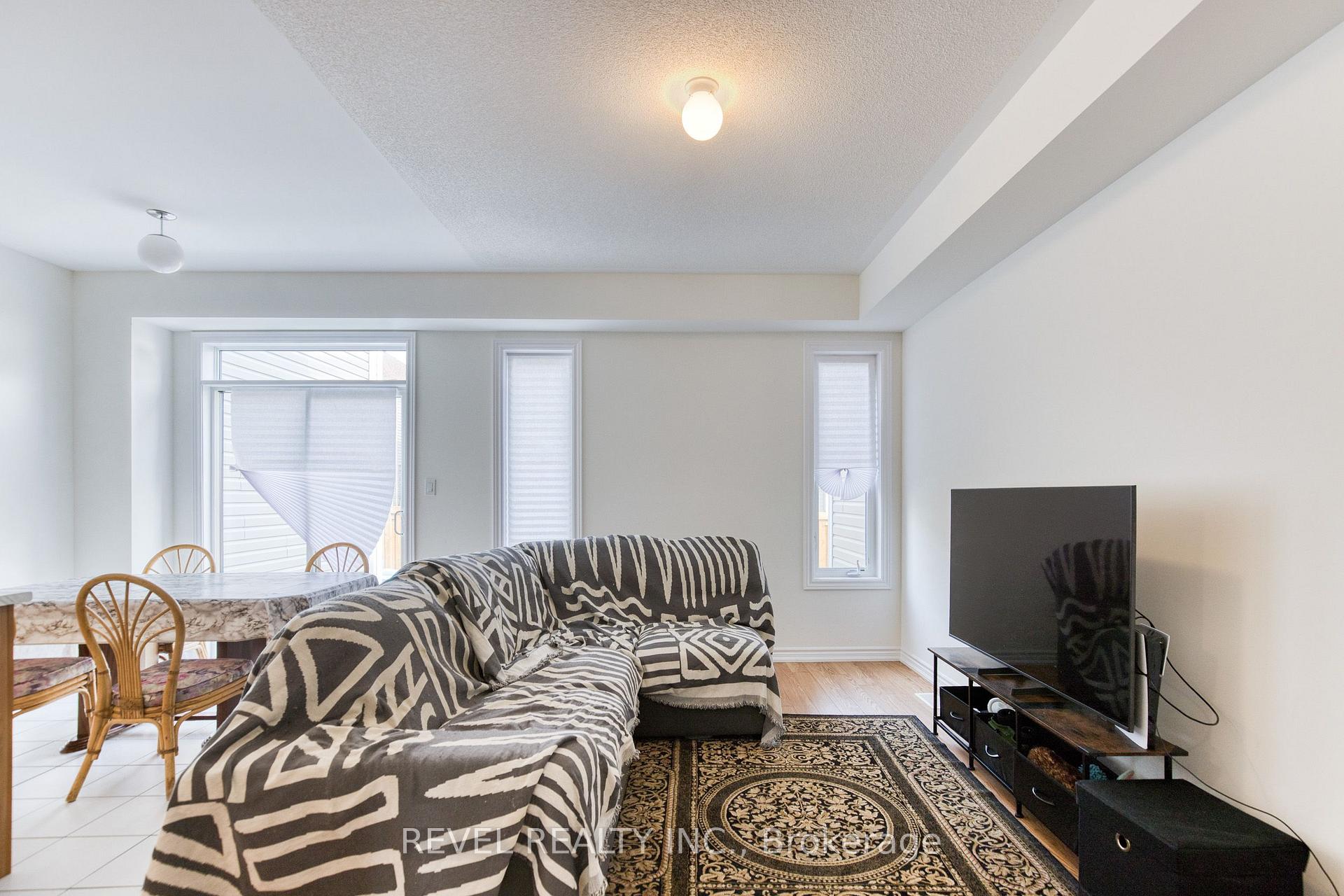 Photo 6 of 12 Hylton Drive, Barrie, Rural Barrie Southeast — HOMEH