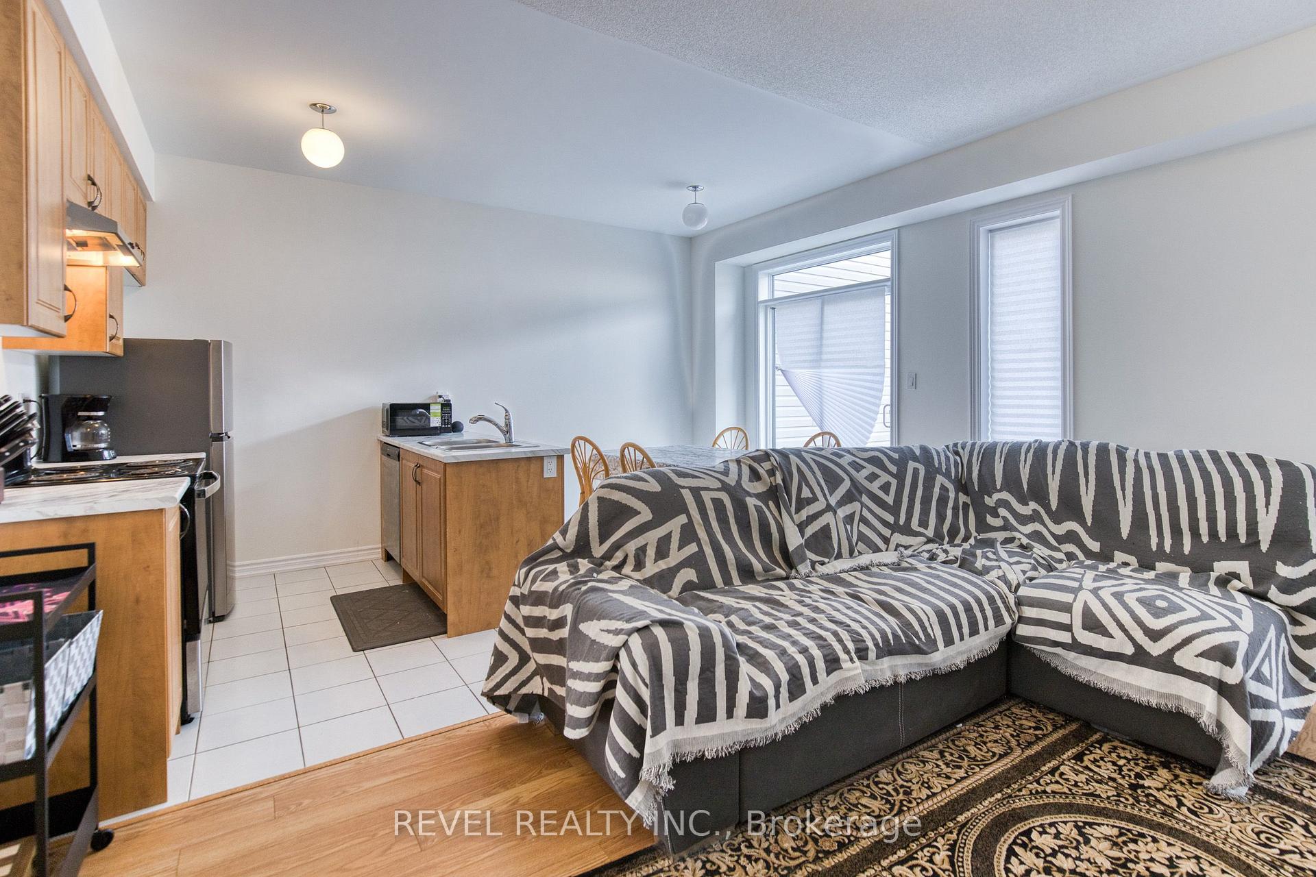 Photo 7 of 12 Hylton Drive, Barrie, Rural Barrie Southeast — HOMEH