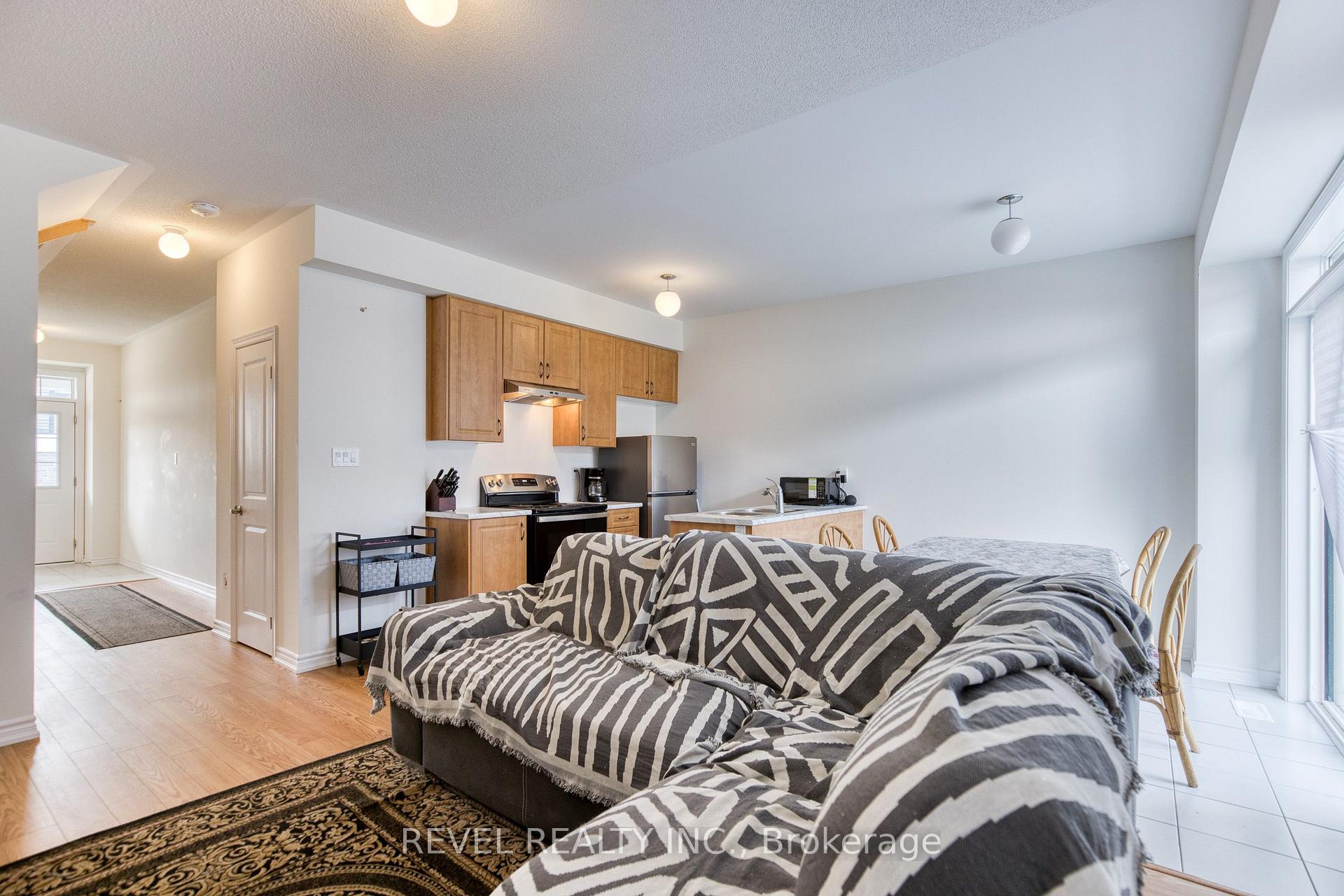 Photo 8 of 12 Hylton Drive, Barrie, Rural Barrie Southeast — HOMEH