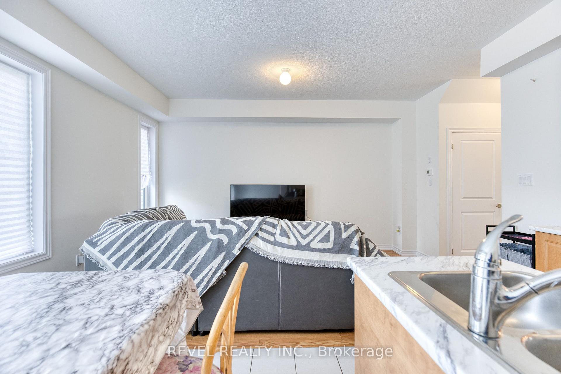 Photo 11 of 12 Hylton Drive, Barrie, Rural Barrie Southeast — HOMEH