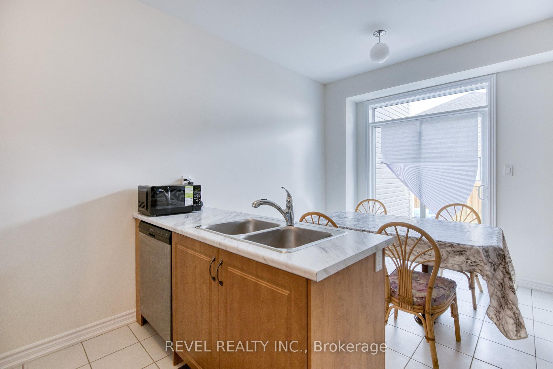 Photo 15 of 12 Hylton Drive, Barrie, Rural Barrie Southeast — HOMEH
