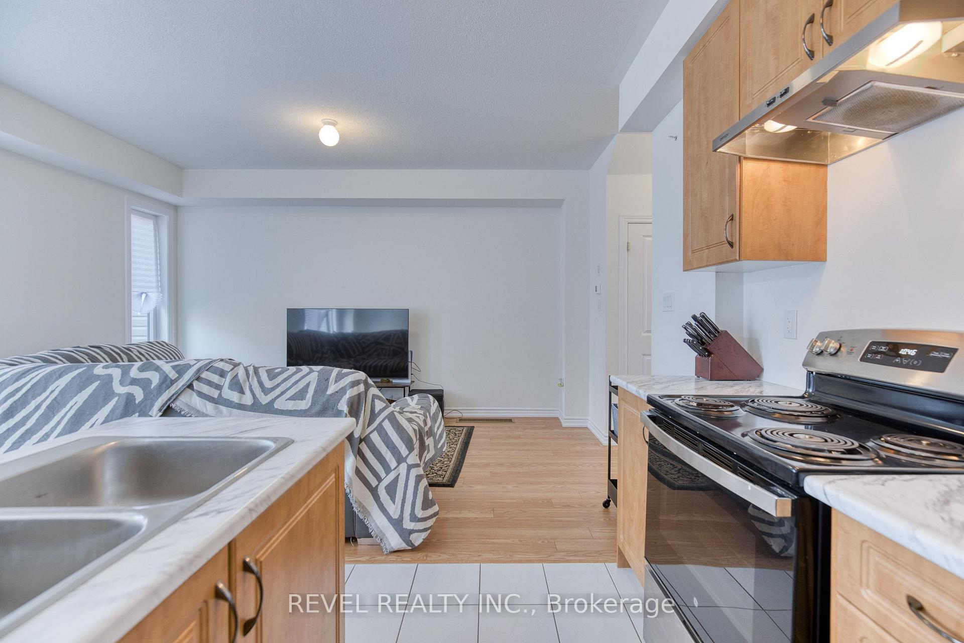 Photo 16 of 12 Hylton Drive, Barrie, Rural Barrie Southeast — HOMEH