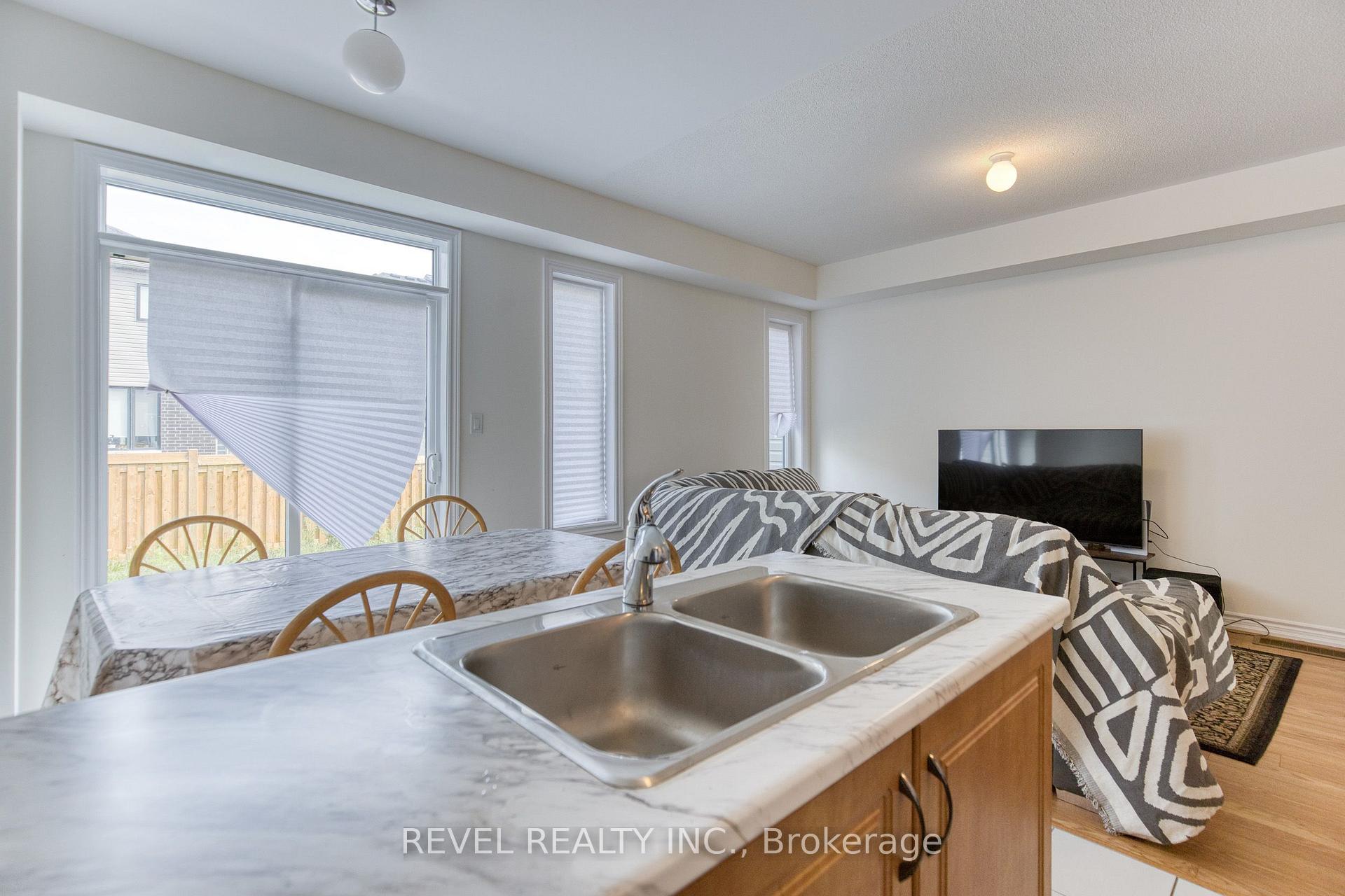 Photo 17 of 12 Hylton Drive, Barrie, Rural Barrie Southeast — HOMEH