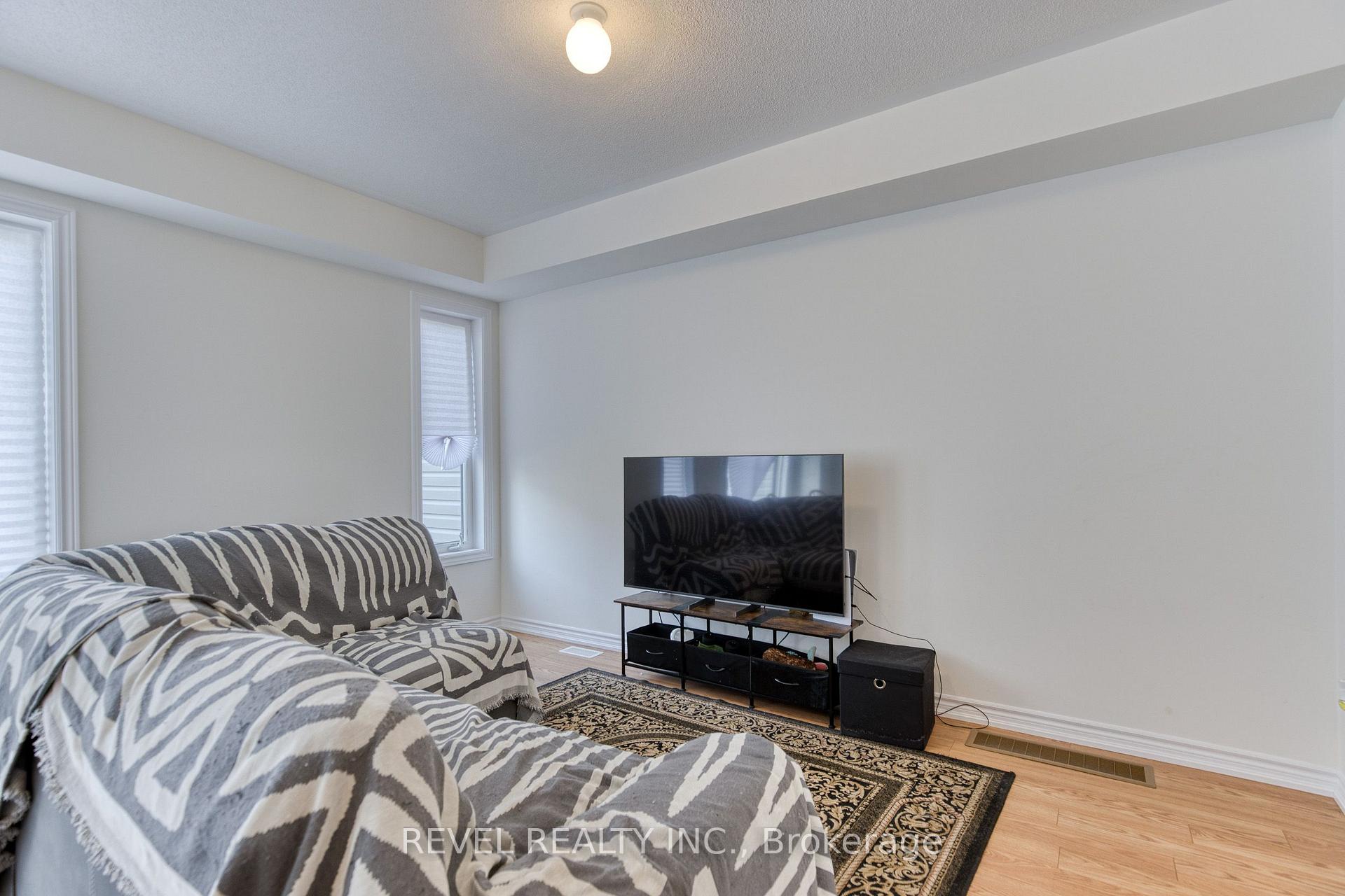 Photo 18 of 12 Hylton Drive, Barrie, Rural Barrie Southeast — HOMEH