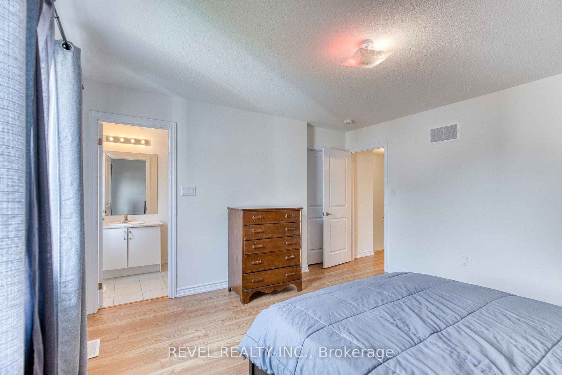 Photo 23 of 12 Hylton Drive, Barrie, Rural Barrie Southeast — HOMEH