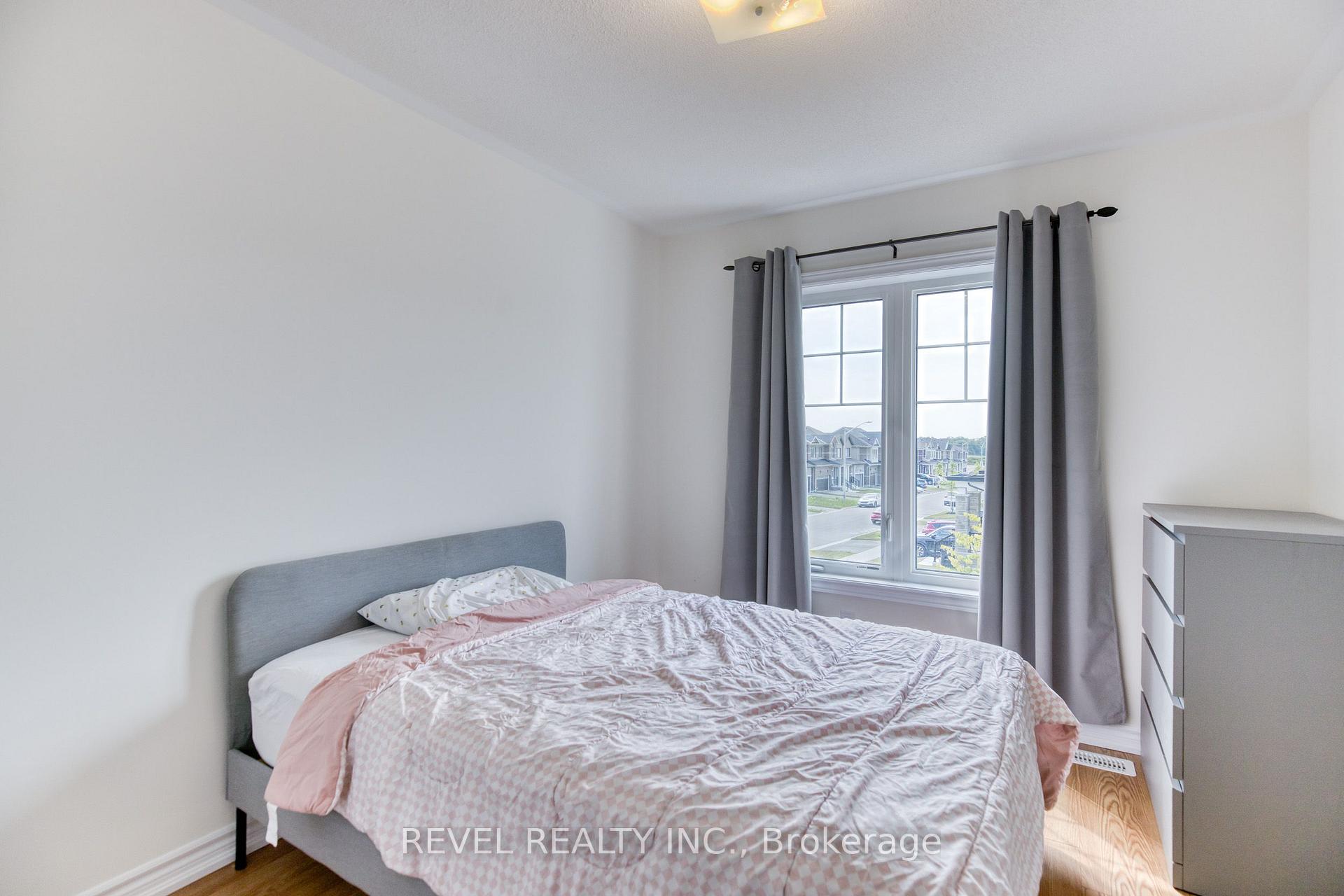 Photo 33 of 12 Hylton Drive, Barrie, Rural Barrie Southeast — HOMEH