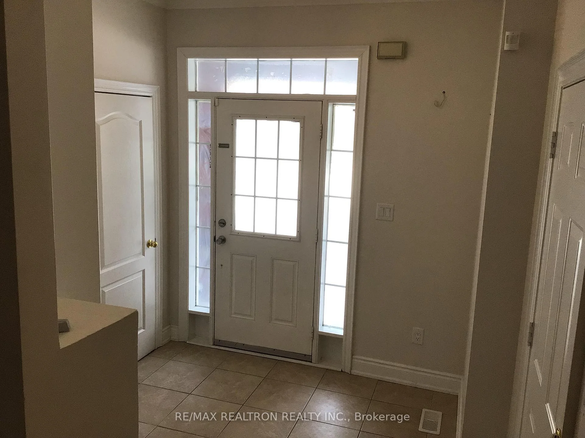 Photo 4 of 910 Isaac Phillips Way, Newmarket, Summerhill Estates — HOMEH