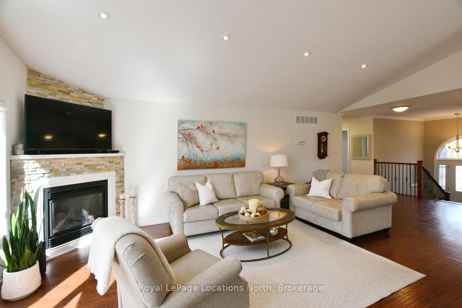 Photo 9 of 155 Lily Drive, Wasaga Beach — HOMEH