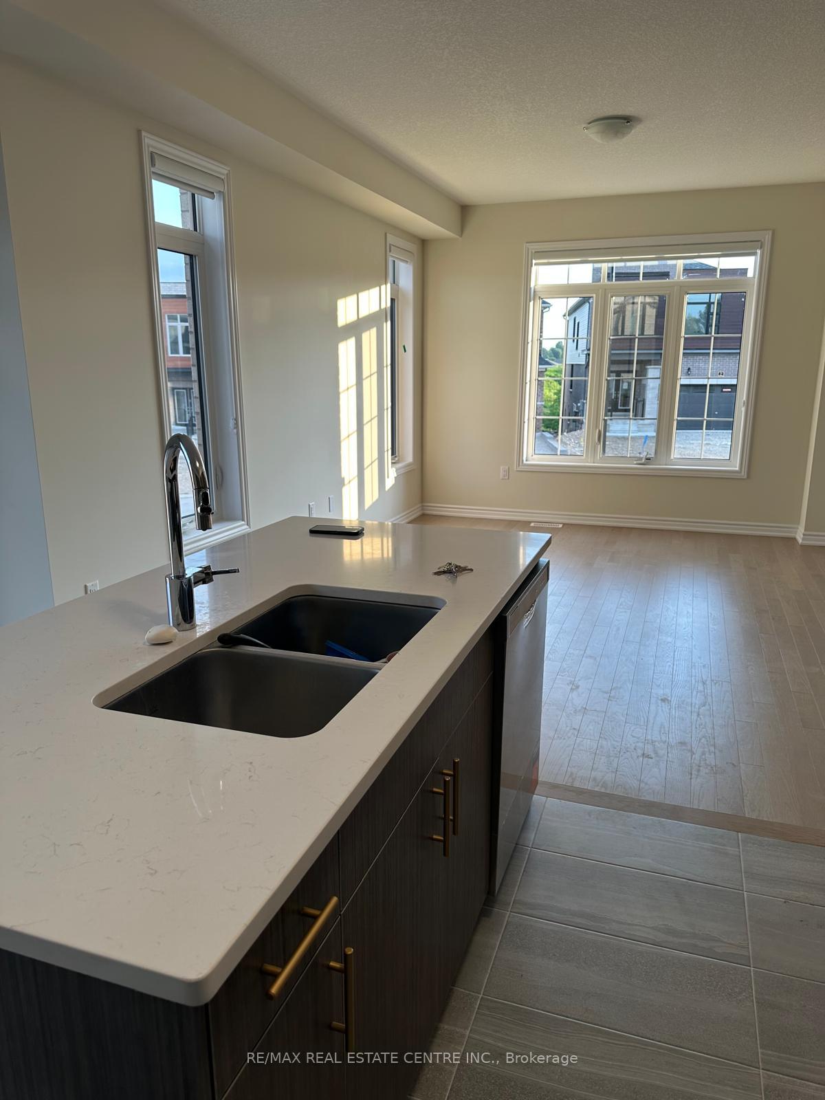 Photo 7 of 42 Postill Street, Brant, Paris — HOMEH