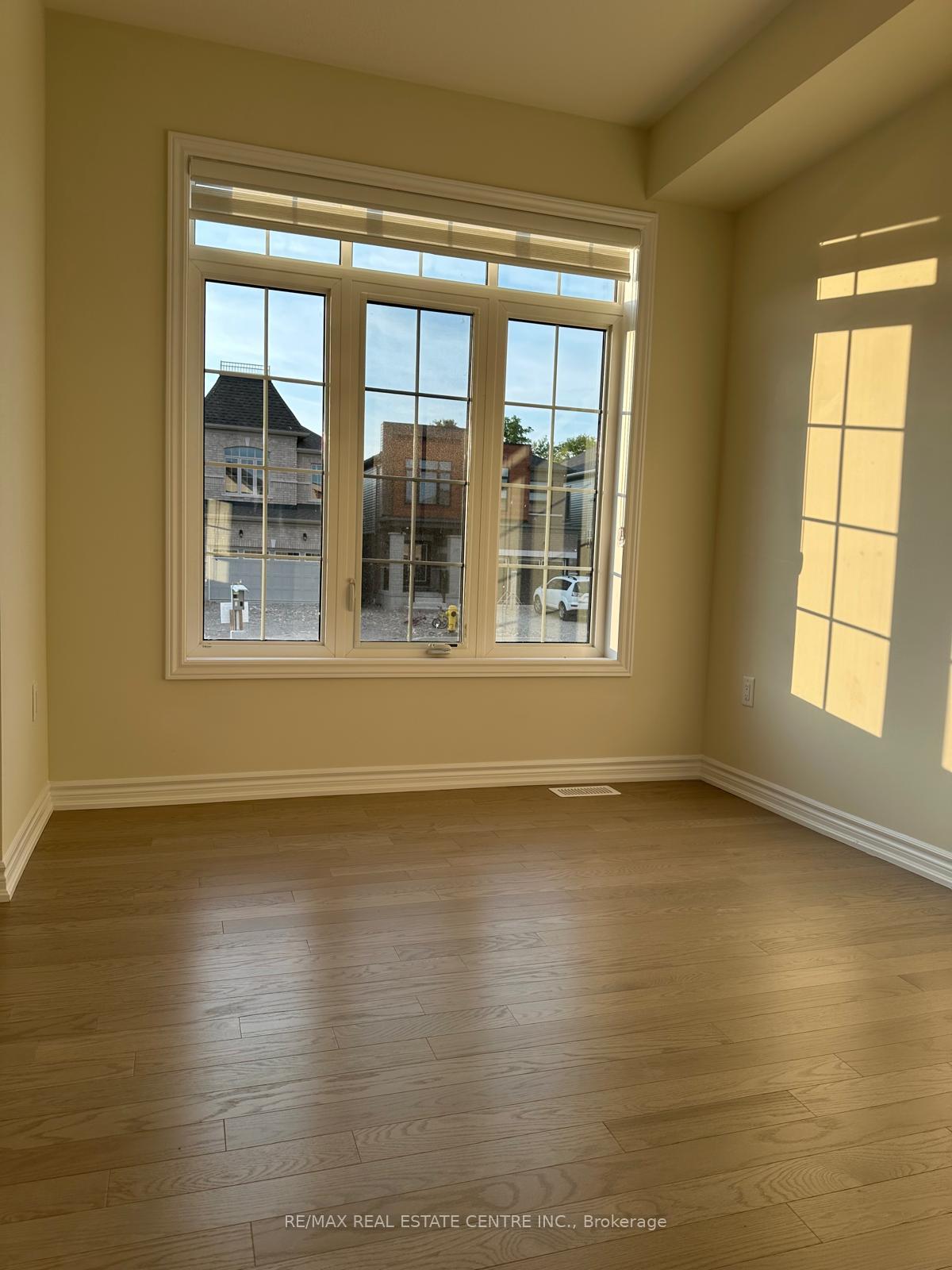 Photo 8 of 42 Postill Street, Brant, Paris — HOMEH