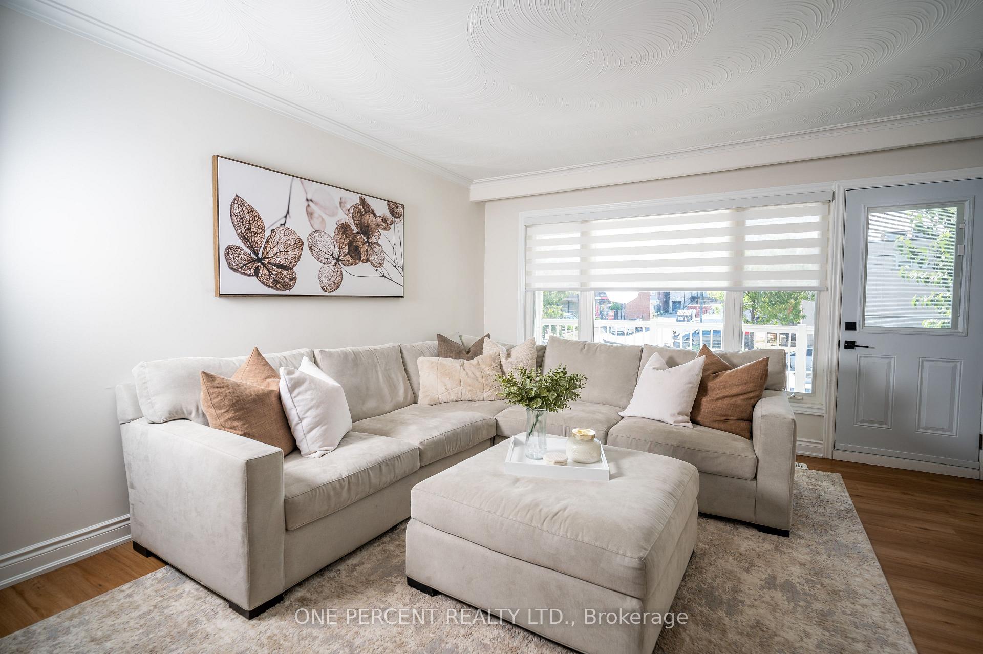 Photo 4 of 75 Plunkett Road, North York, Humber Summit — HOMEH