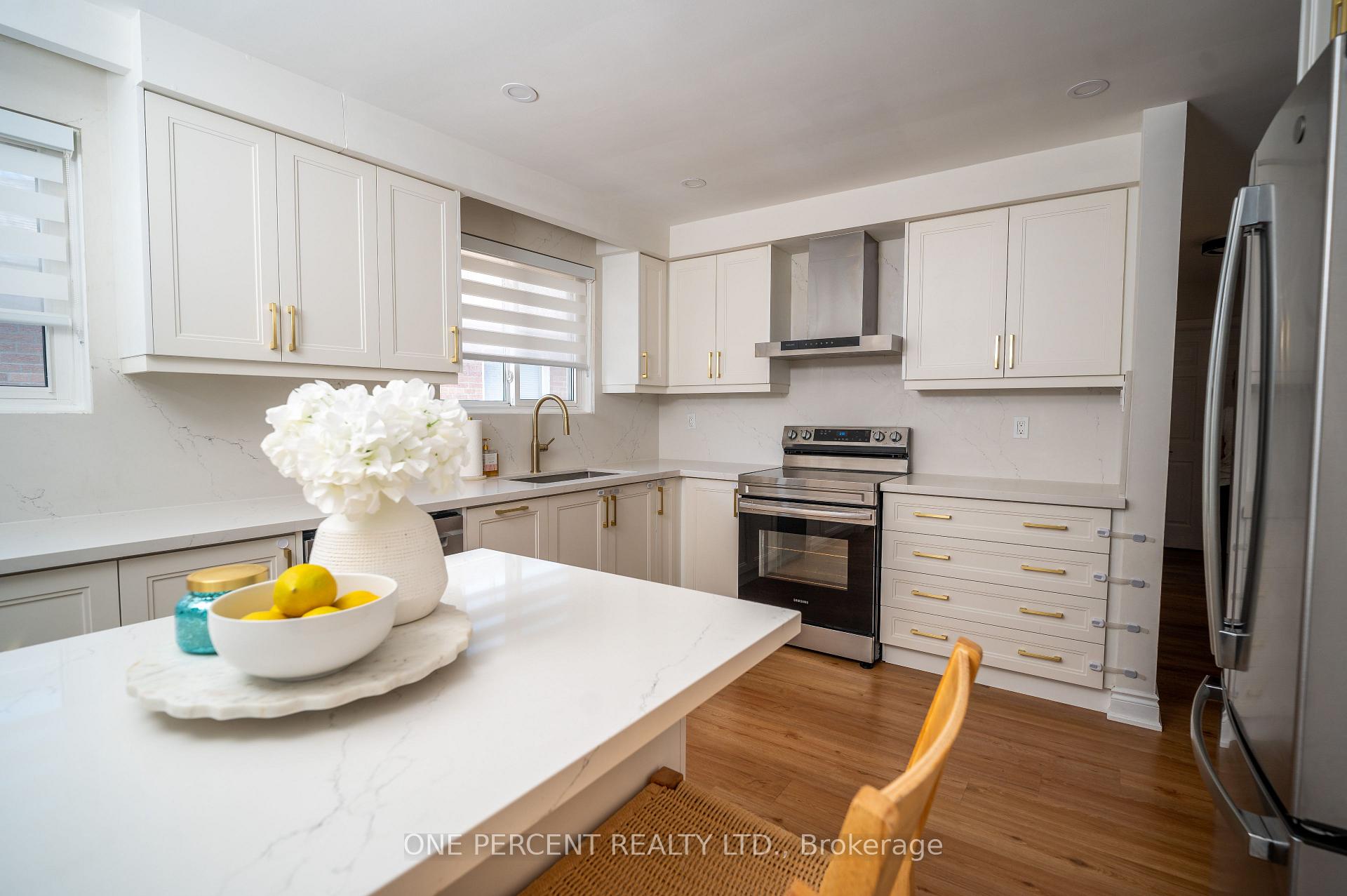 Photo 11 of 75 Plunkett Road, North York, Humber Summit — HOMEH