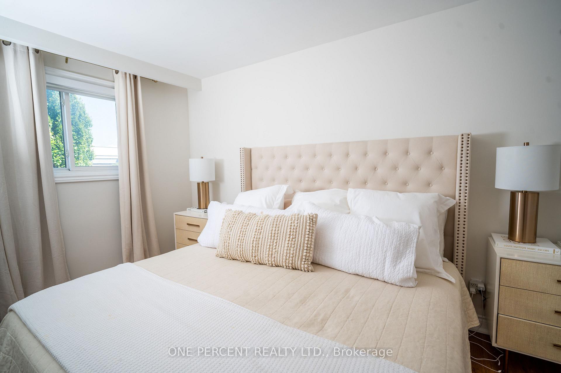 Photo 14 of 75 Plunkett Road, North York, Humber Summit — HOMEH