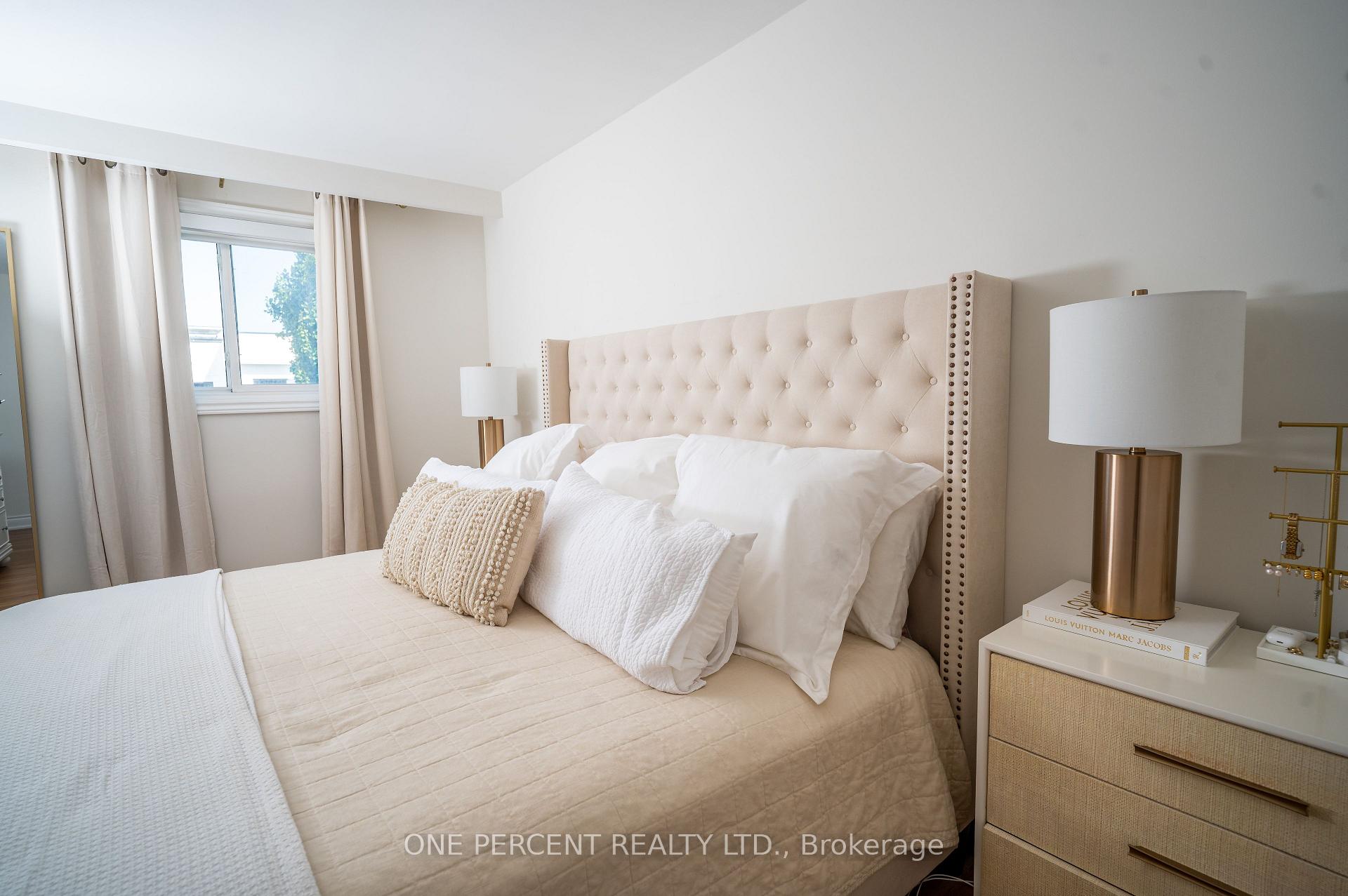 Photo 15 of 75 Plunkett Road, North York, Humber Summit — HOMEH