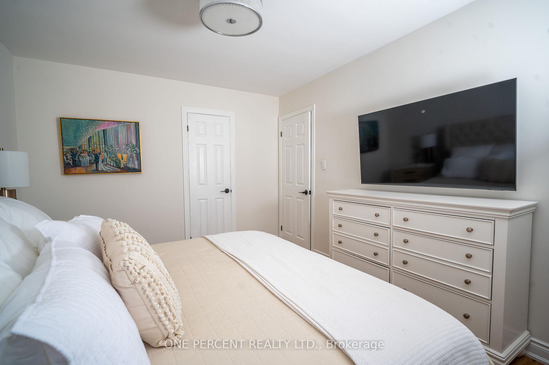 Photo 16 of 75 Plunkett Road, North York, Humber Summit — HOMEH