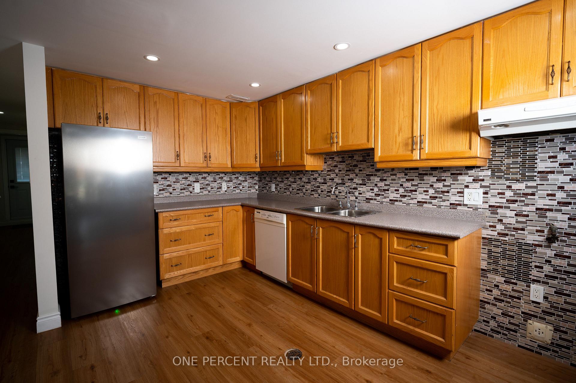 Photo 26 of 75 Plunkett Road, North York, Humber Summit — HOMEH