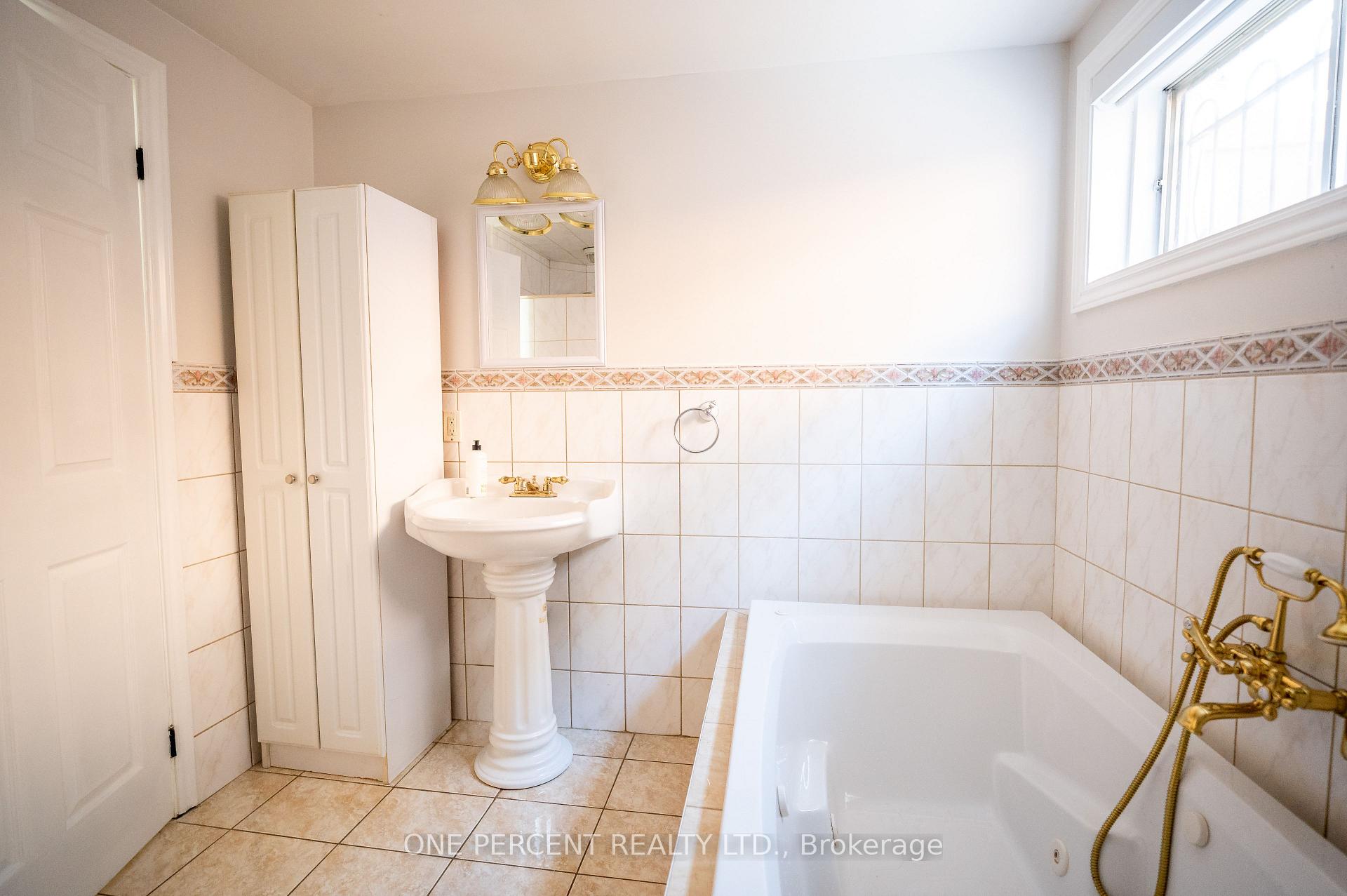 Photo 27 of 75 Plunkett Road, North York, Humber Summit — HOMEH
