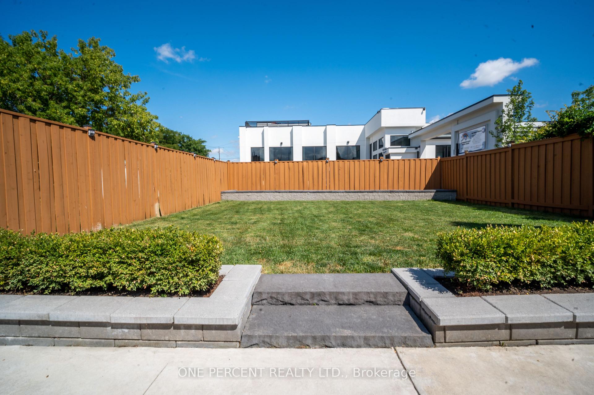 Photo 33 of 75 Plunkett Road, North York, Humber Summit — HOMEH