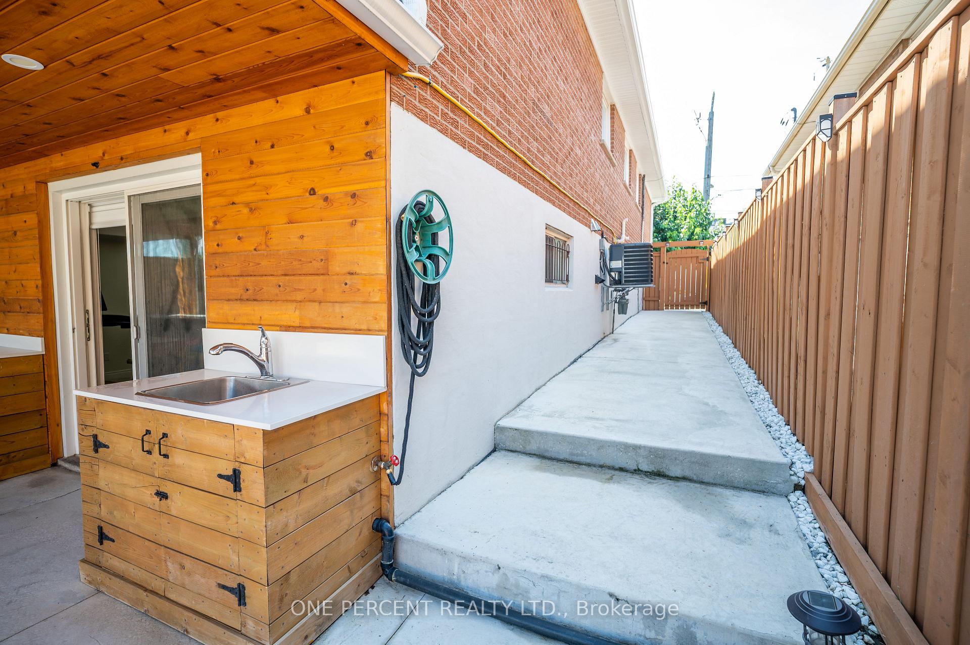 Photo 34 of 75 Plunkett Road, North York, Humber Summit — HOMEH