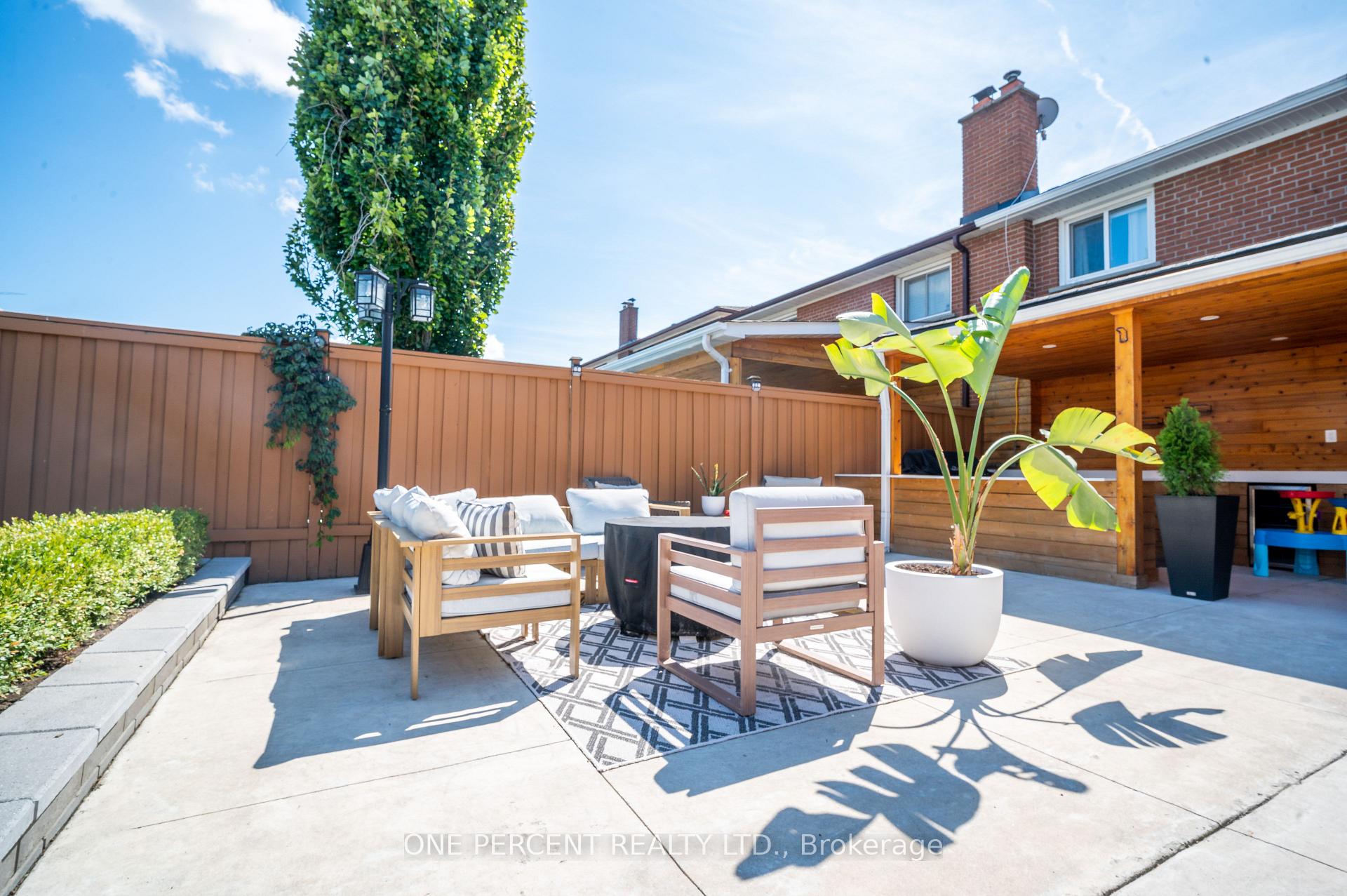 Photo 37 of 75 Plunkett Road, North York, Humber Summit — HOMEH