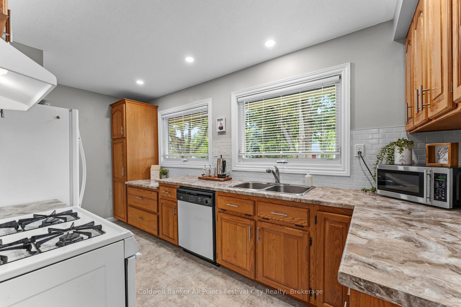 Photo 12 of 153 Warren Street, Goderich, Goderich (Town) — HOMEH