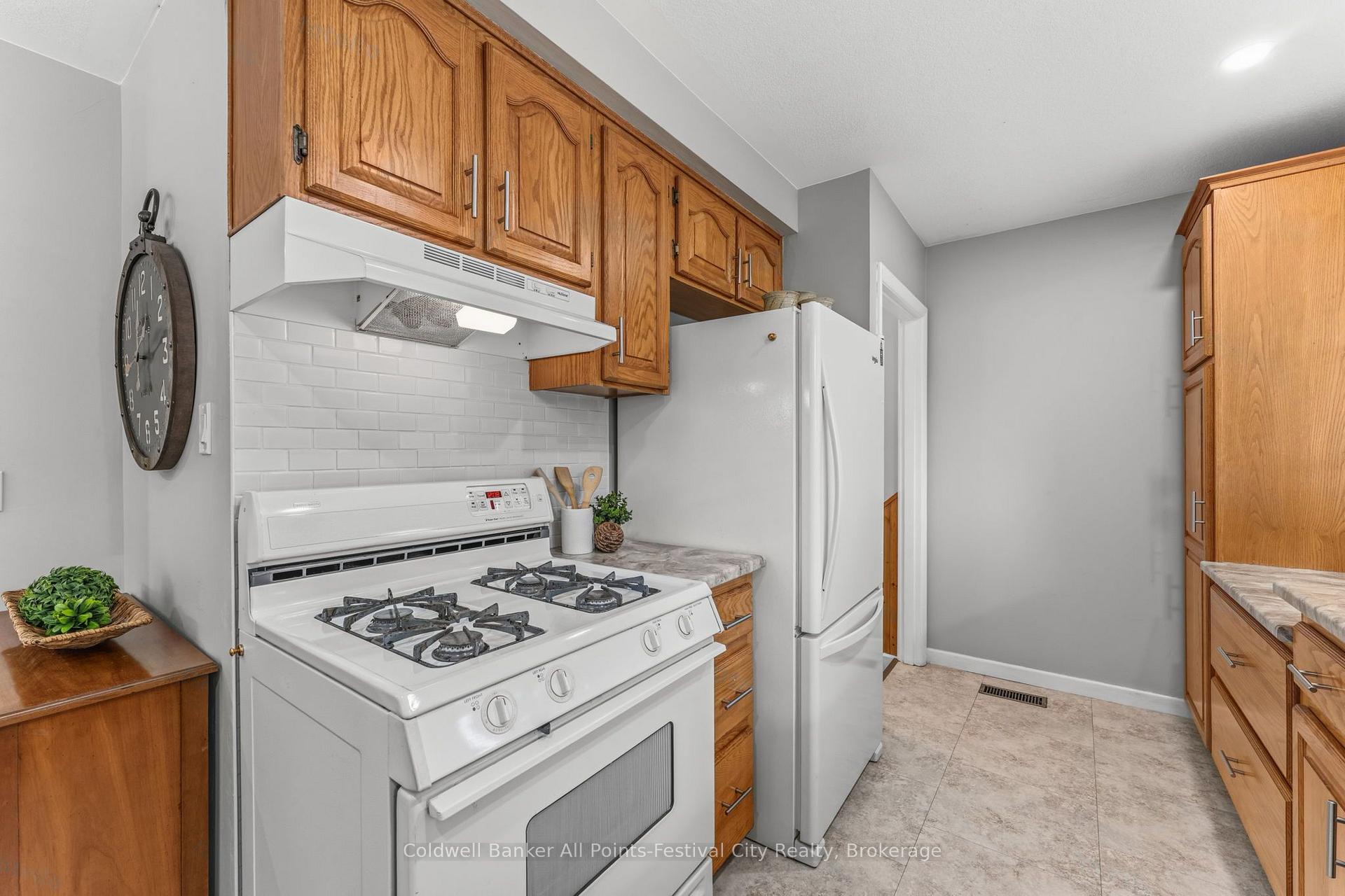 Photo 13 of 153 Warren Street, Goderich, Goderich (Town) — HOMEH