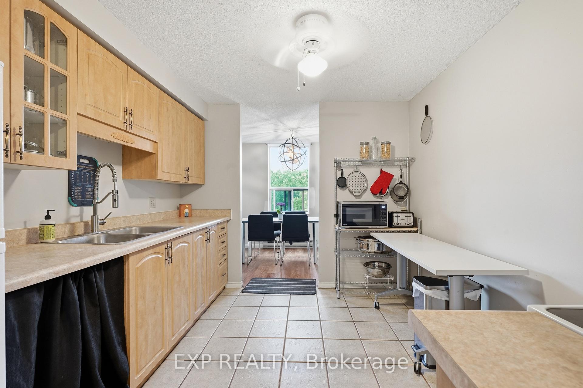 Photo 5 of Unit 1012, 55 Green Valley Drive, Kitchener, Pioneer Park — HOMEH