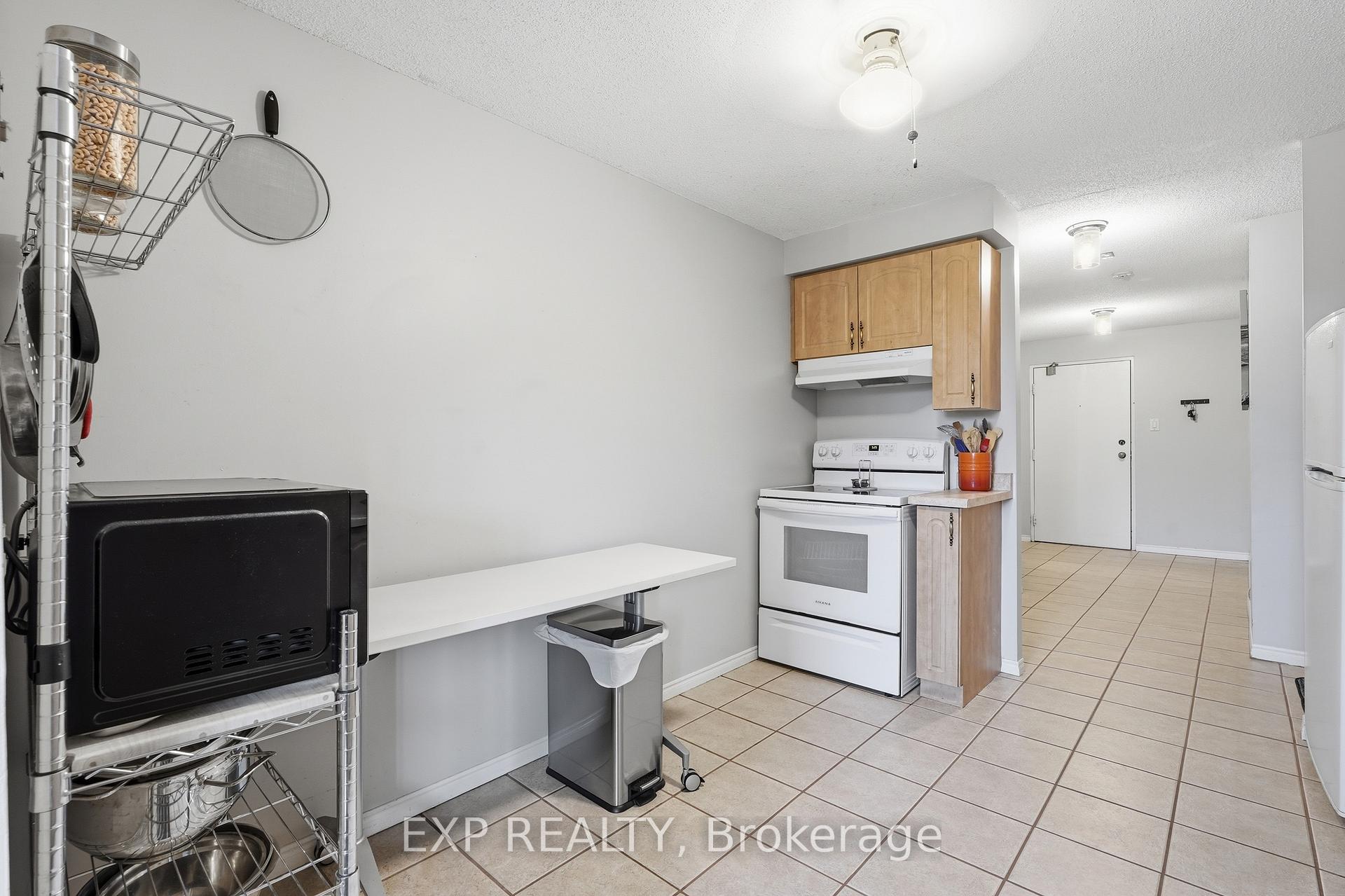 Photo 8 of Unit 1012, 55 Green Valley Drive, Kitchener, Pioneer Park — HOMEH