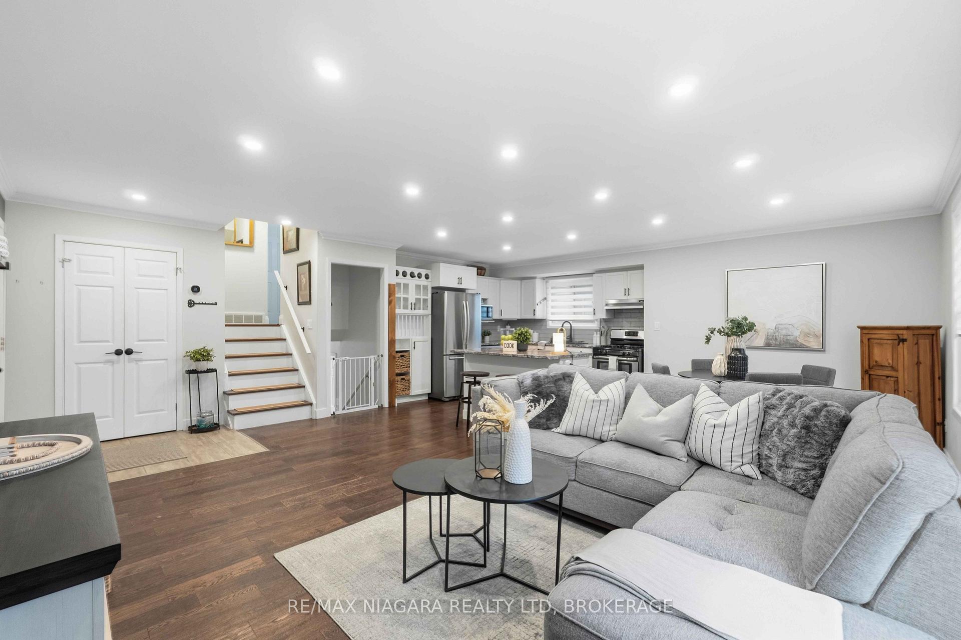 Photo 4 of 1 Belair Drive, St. Catharines, Port Dalhousie — HOMEH