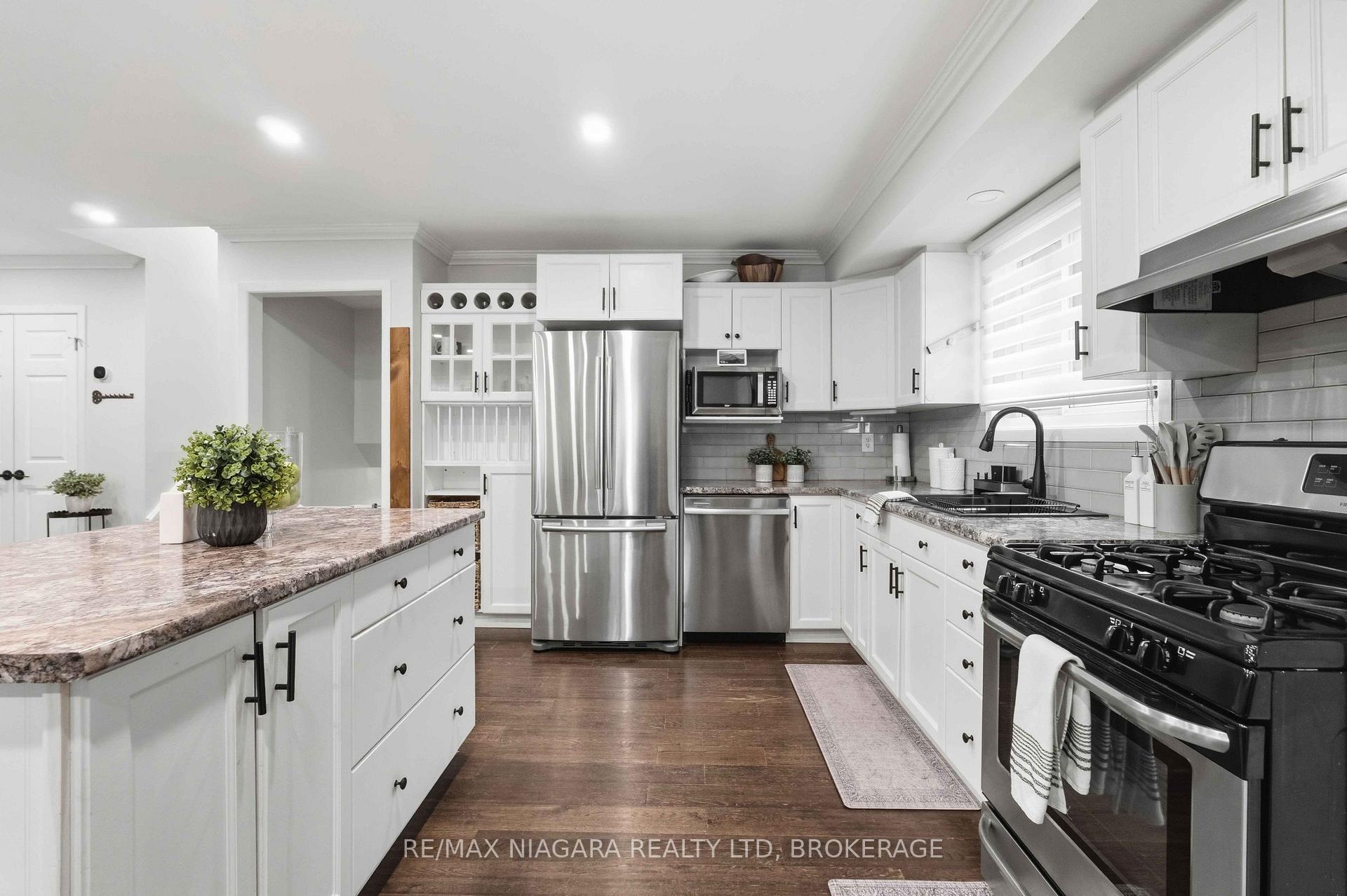 Photo 11 of 1 Belair Drive, St. Catharines, Port Dalhousie — HOMEH