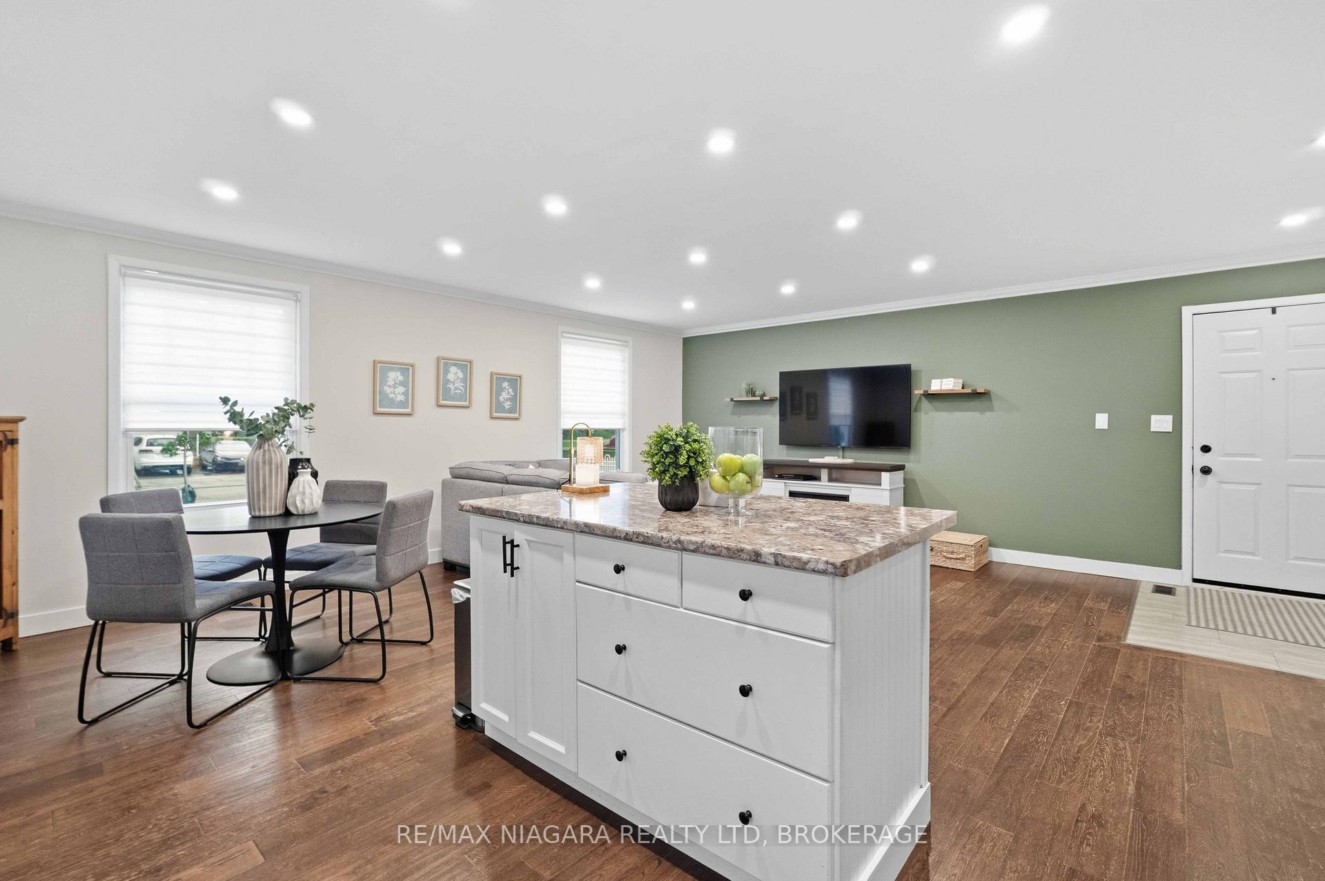 Photo 12 of 1 Belair Drive, St. Catharines, Port Dalhousie — HOMEH