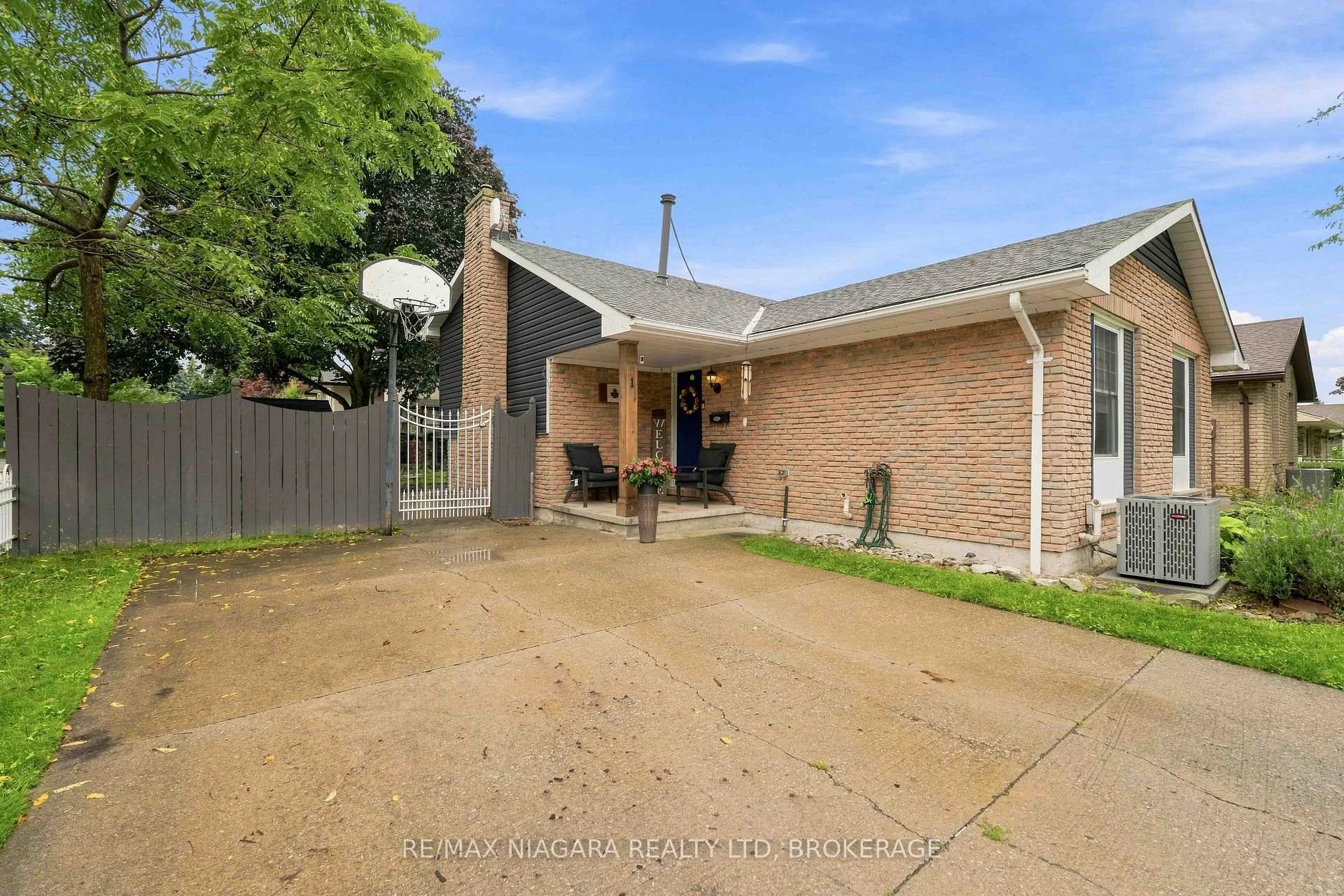 Photo 5 of 1 Belair Drive, St. Catharines, Port Dalhousie — HOMEH