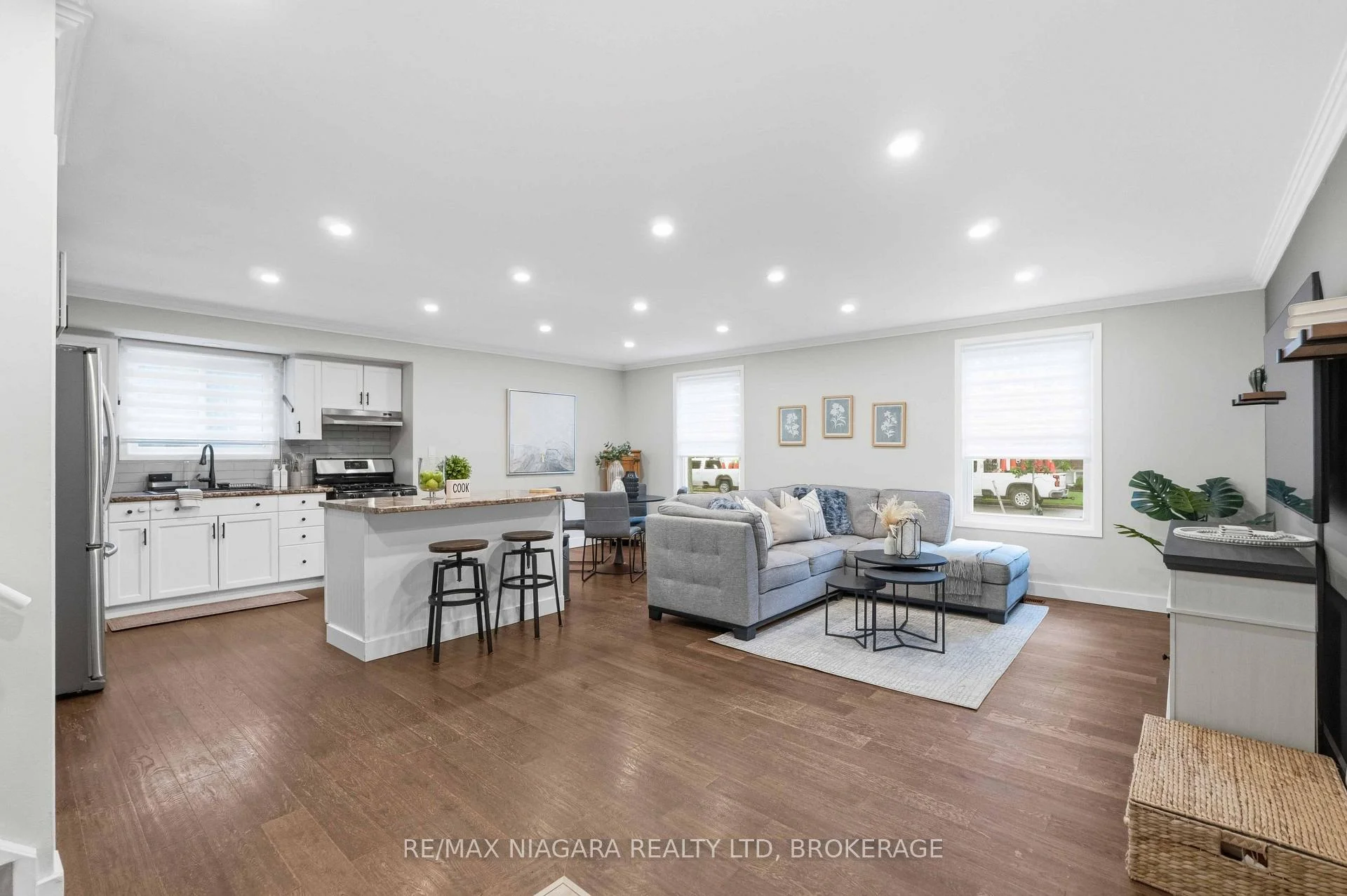 Photo 10 of 1 Belair Drive, St. Catharines, Port Dalhousie — HOMEH