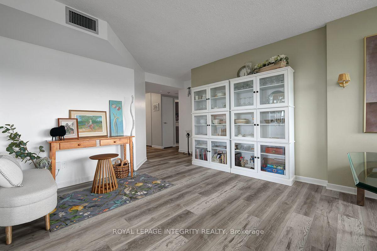 Photo 14 of Unit 1601, 1500 Riverside Drive, Ottawa, Riverview Park — HOMEH