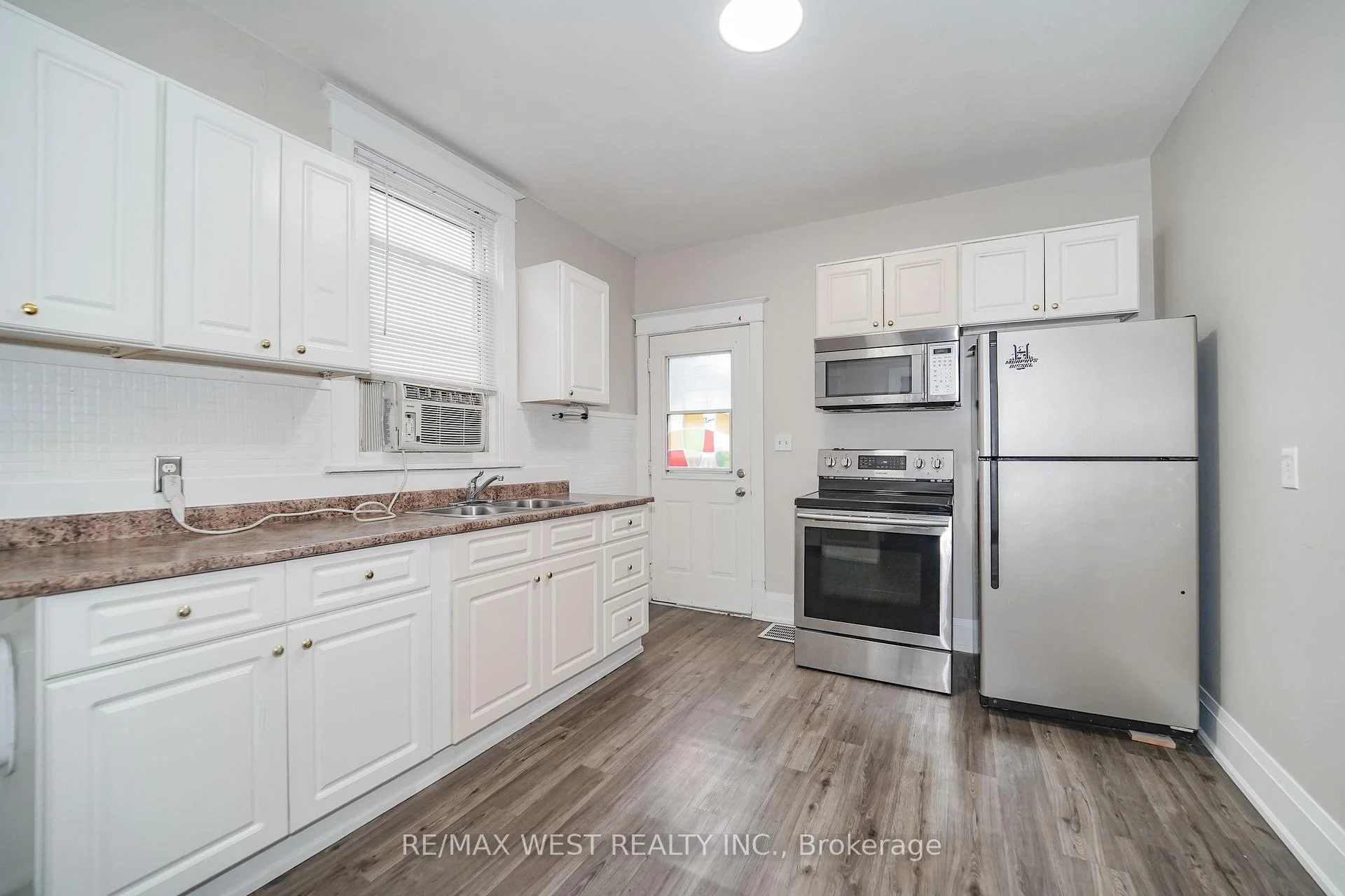 Photo 6 of 133 Clarke Street, Oshawa, Central — HOMEH