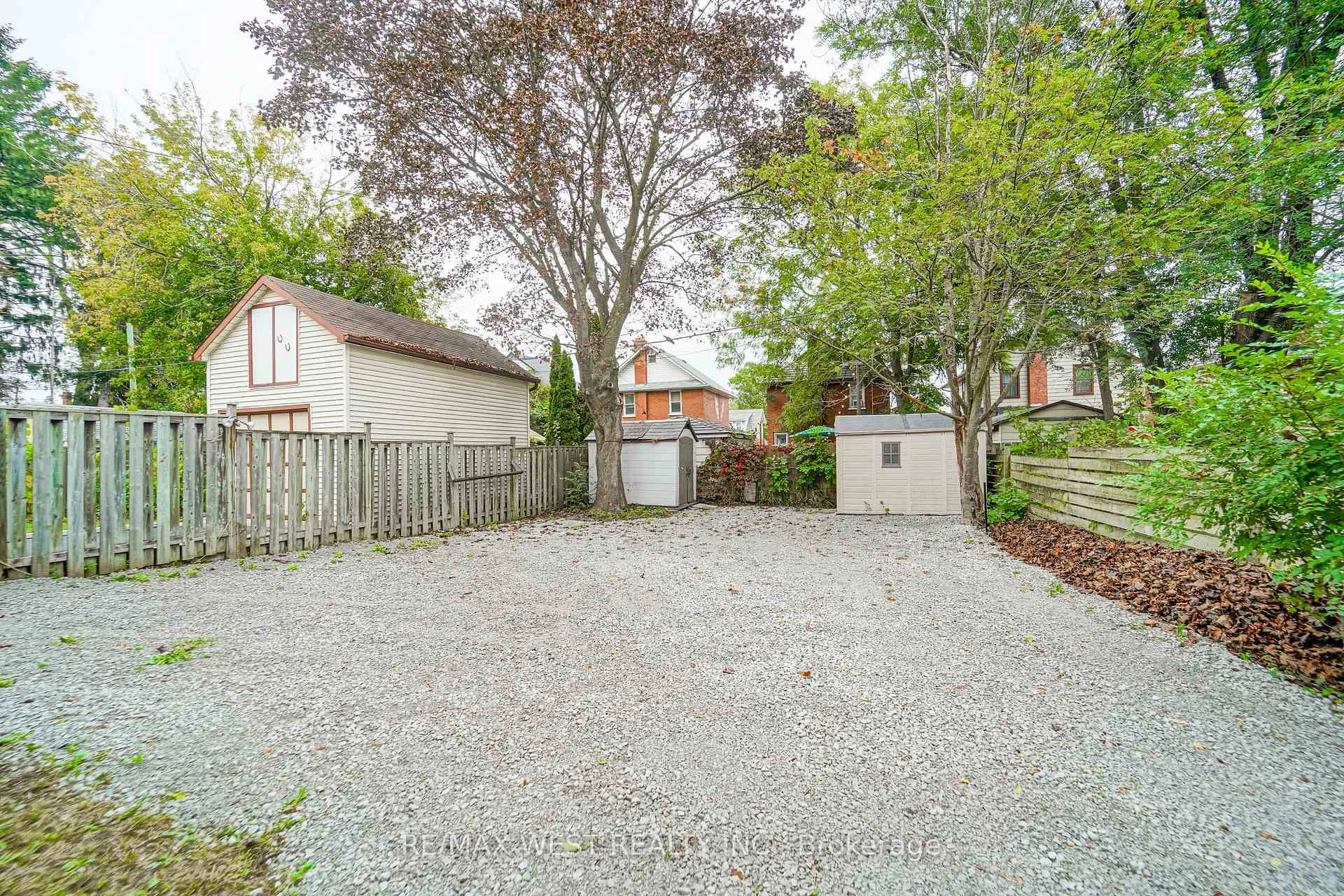 Photo 11 of 133 Clarke Street, Oshawa, Central — HOMEH