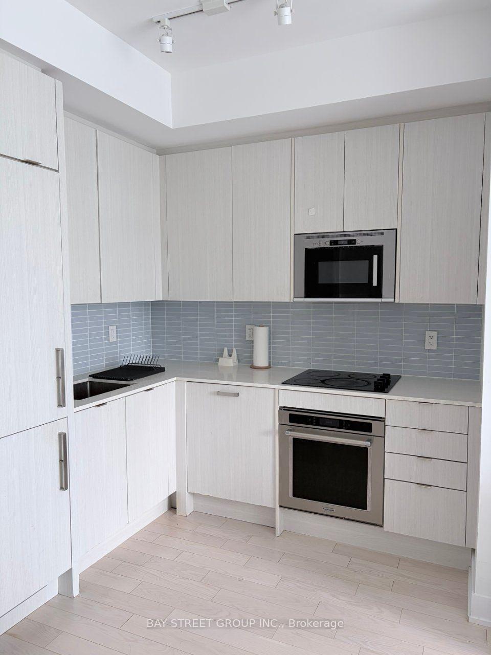 Photo 3 of Unit 801, 181 Bedford Road, Toronto, The Annex — HOMEH