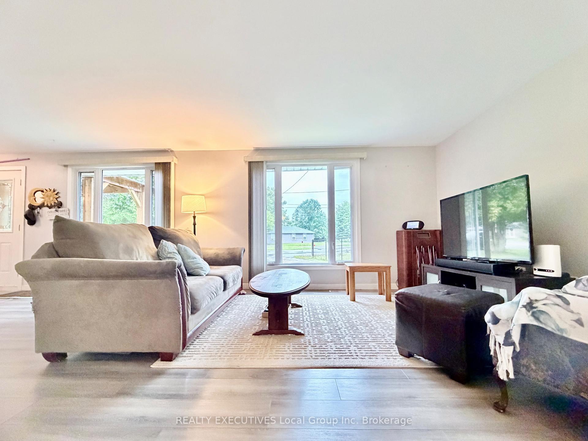 Photo 6 of 5 Ralph Place, North Bay, Ferris — HOMEH