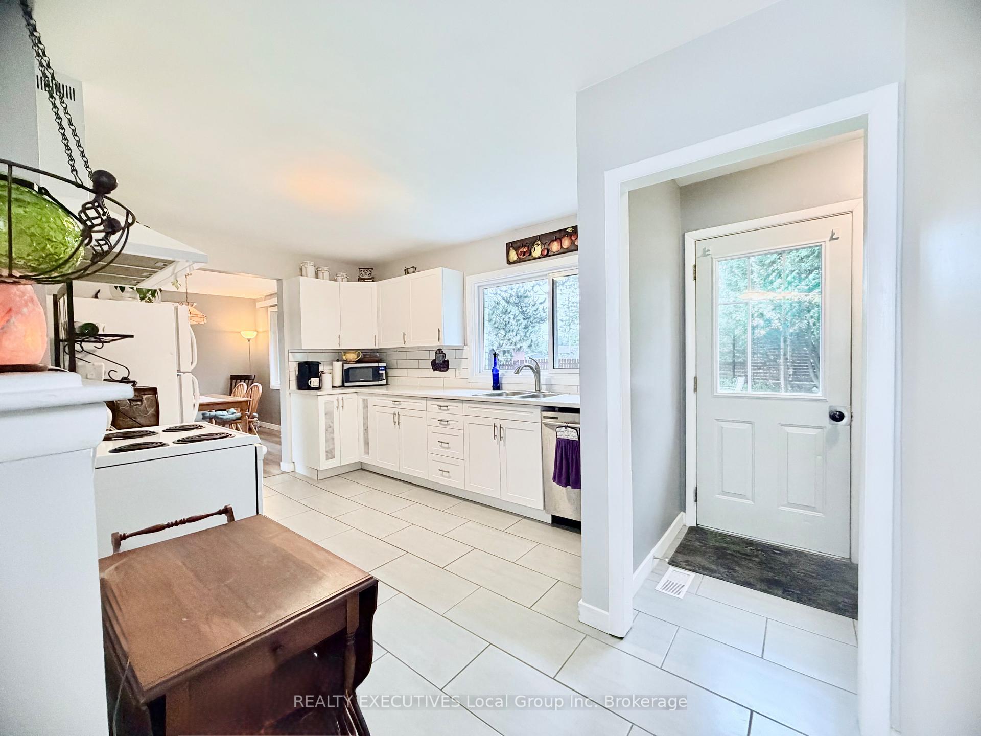 Photo 8 of 5 Ralph Place, North Bay, Ferris — HOMEH