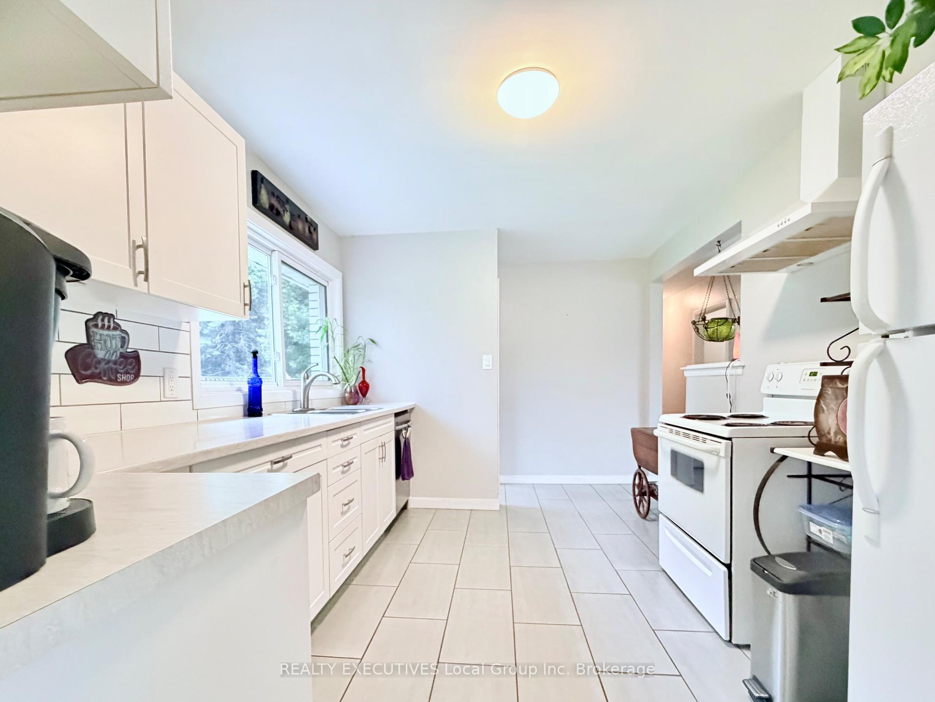 Photo 10 of 5 Ralph Place, North Bay, Ferris — HOMEH