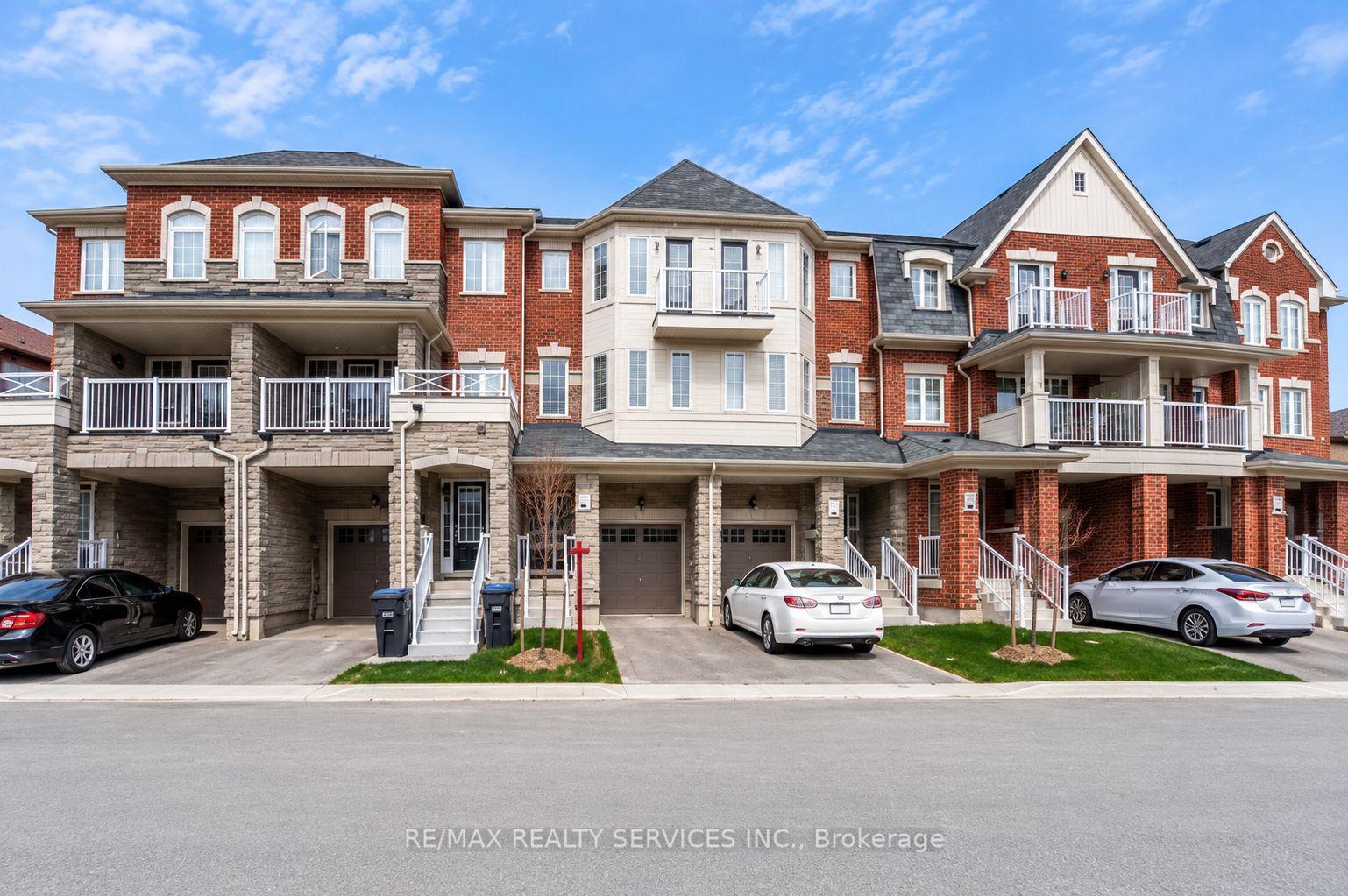 Photo 2 of 8 Rabbit Run Way, Brampton, Heart Lake East — HOMEH