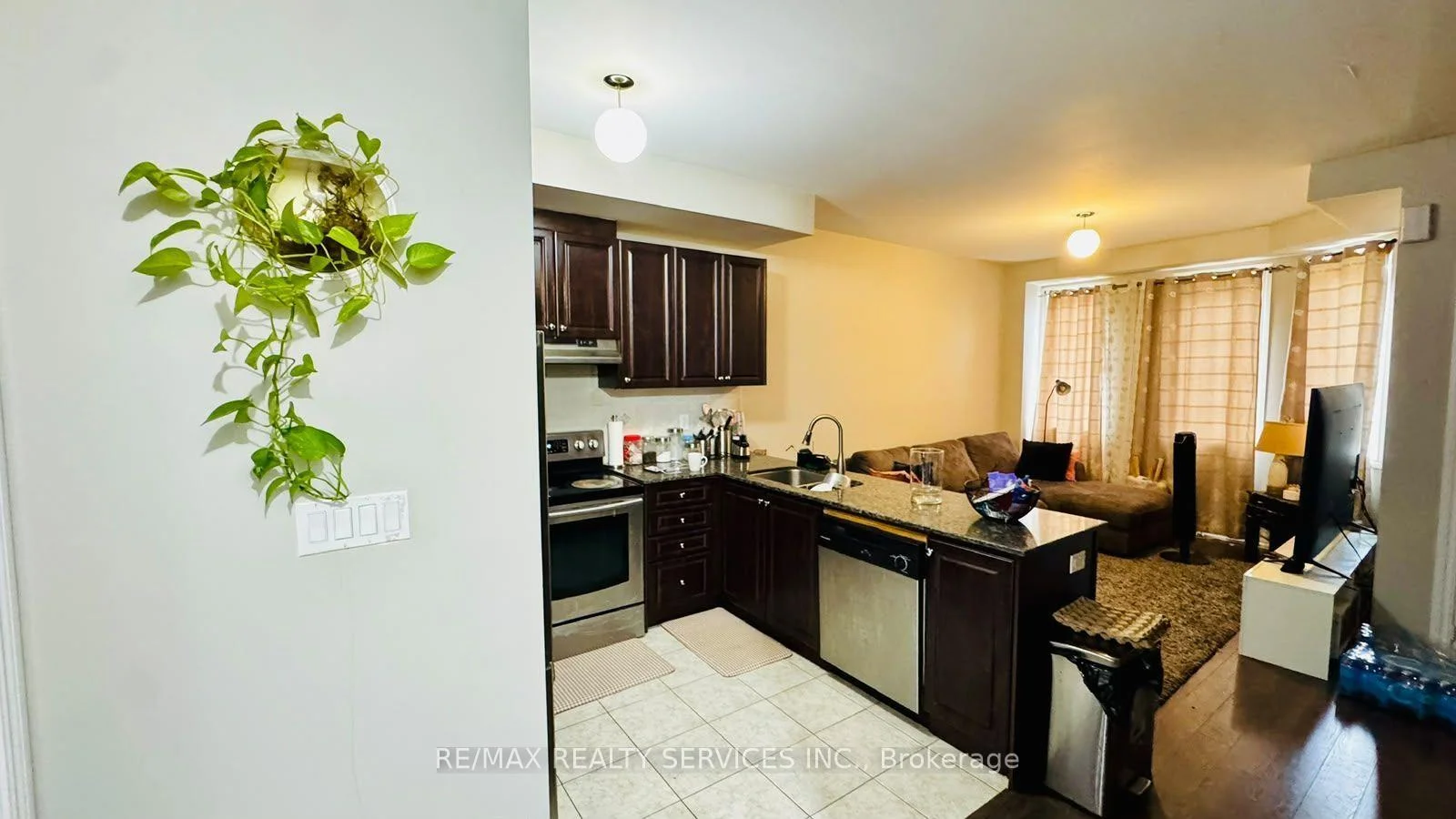 Photo 7 of 8 Rabbit Run Way, Brampton, Heart Lake East — HOMEH