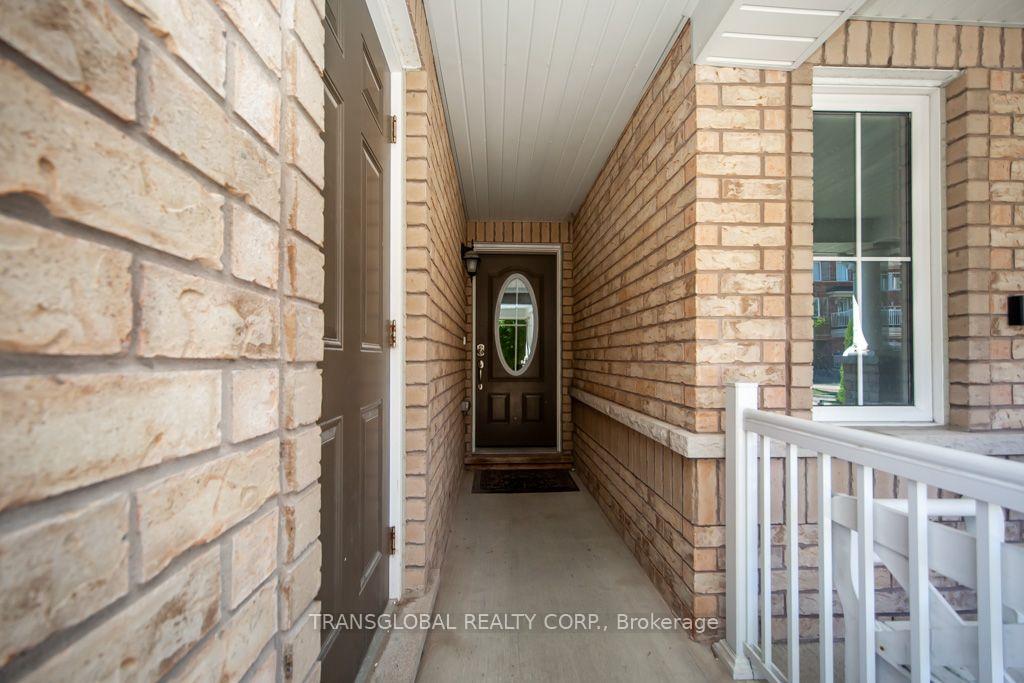Photo 2 of 38 Minlow Way, Aurora, Rural Aurora — HOMEH