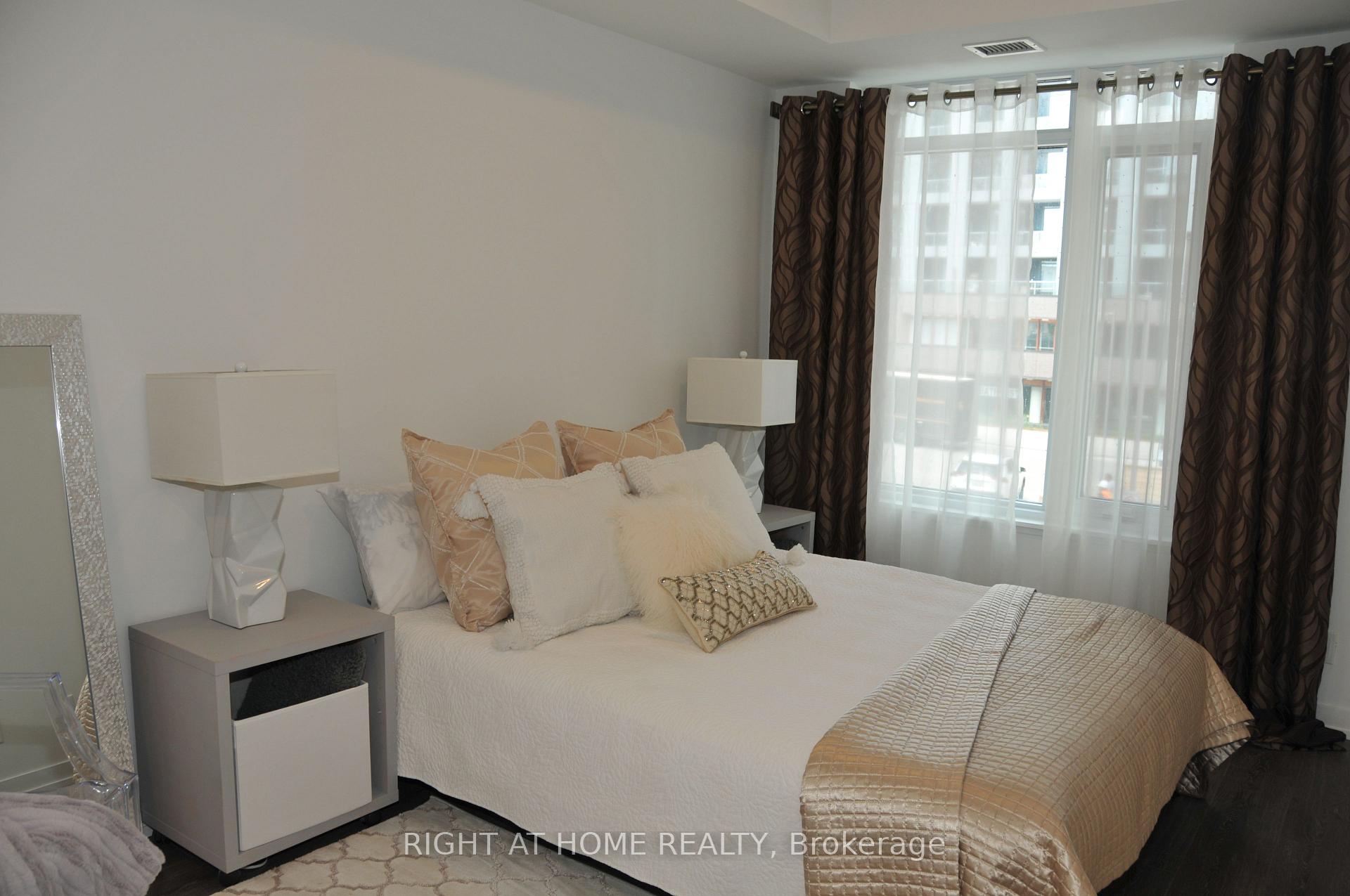 Photo 5 of Unit 221, 8 Beverley Glen Boulevard, Vaughan, Beverley Glen — HOMEH