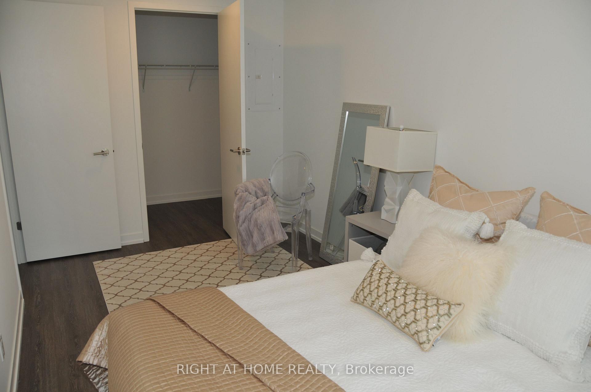 Photo 6 of Unit 221, 8 Beverley Glen Boulevard, Vaughan, Beverley Glen — HOMEH
