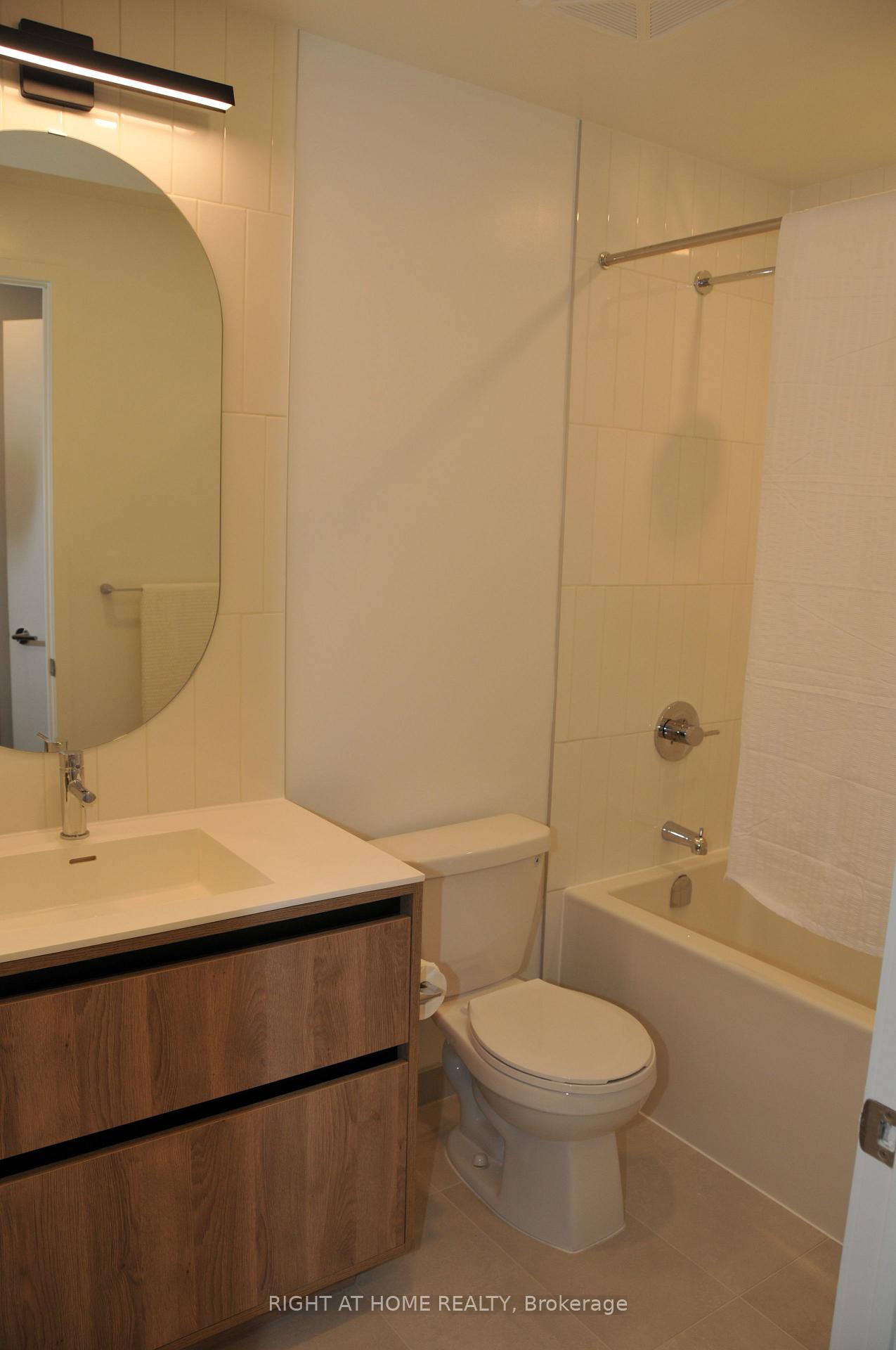 Photo 7 of Unit 221, 8 Beverley Glen Boulevard, Vaughan, Beverley Glen — HOMEH