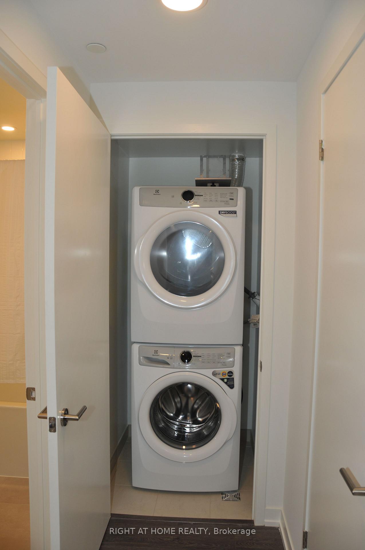 Photo 8 of Unit 221, 8 Beverley Glen Boulevard, Vaughan, Beverley Glen — HOMEH
